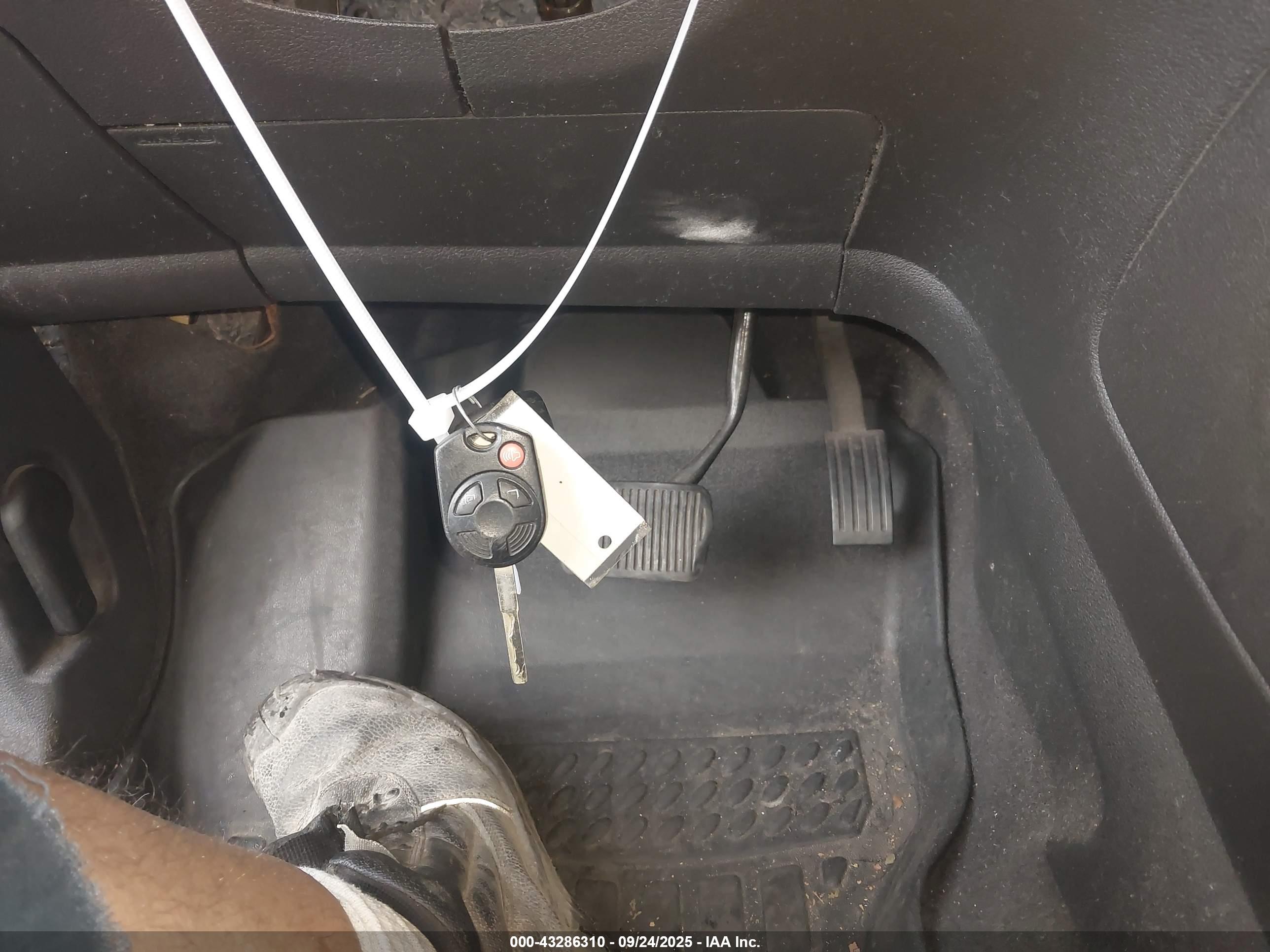 FORD ESCAPE image 11