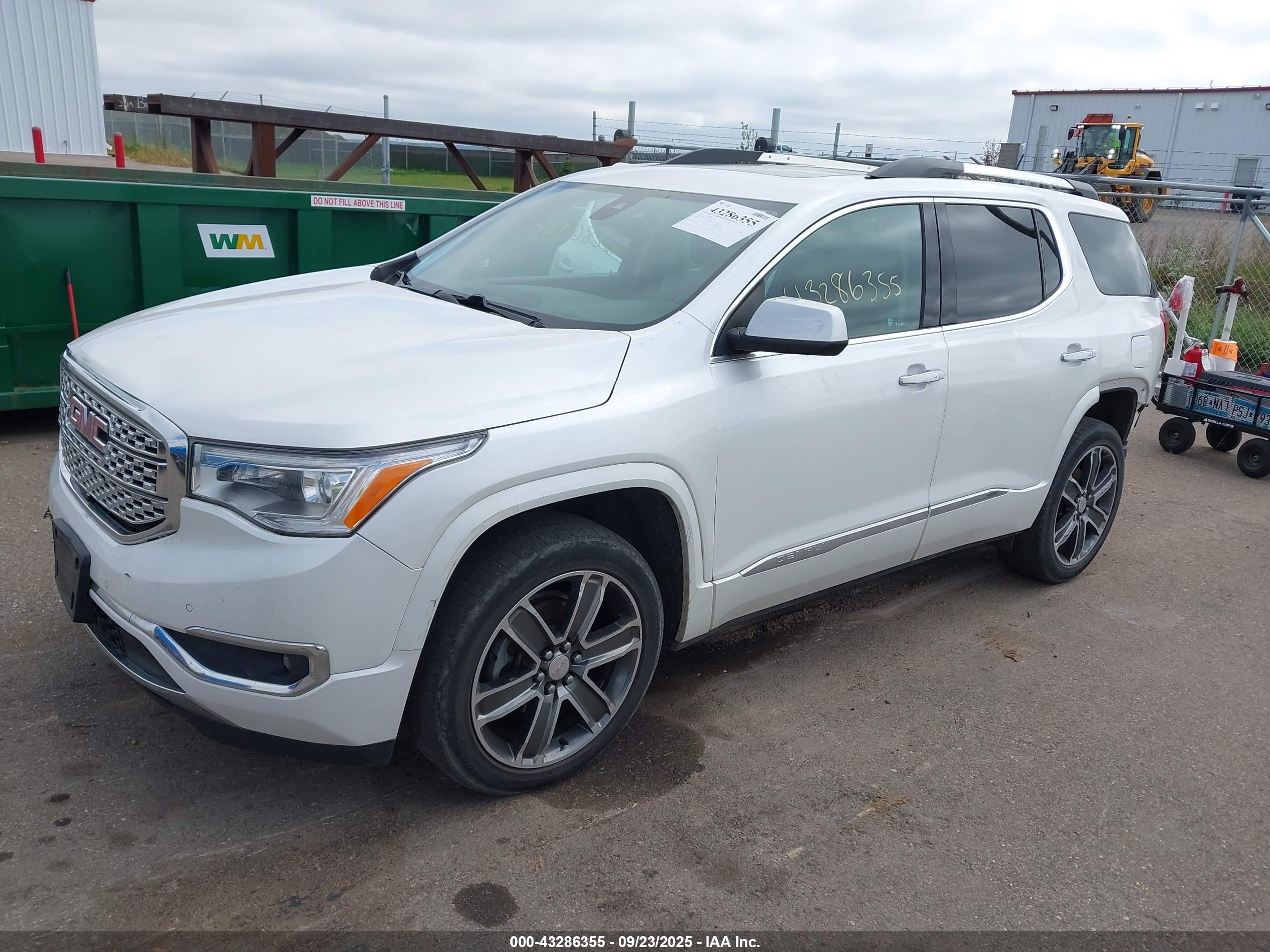 GMC ACADIA image 2