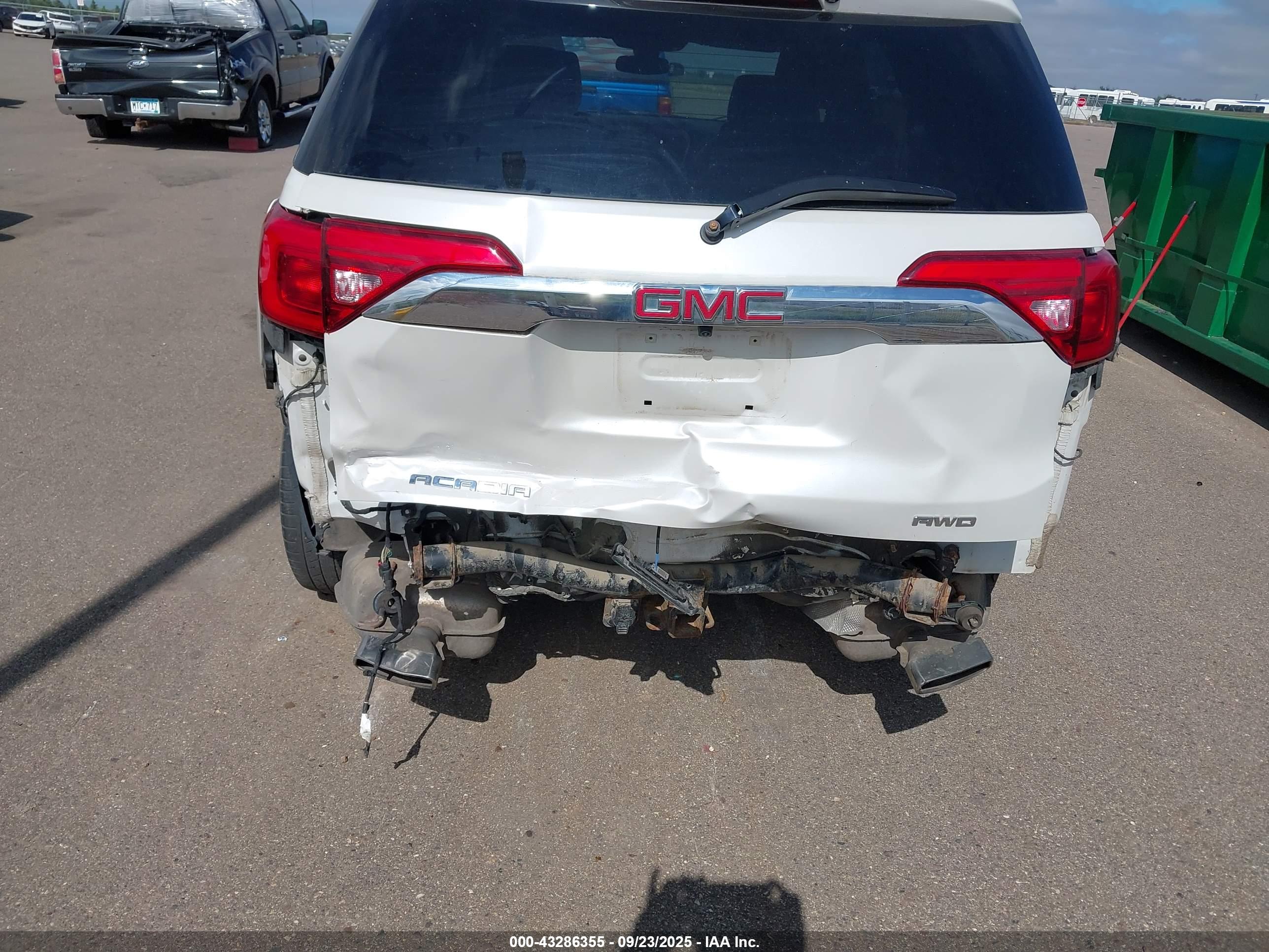 GMC ACADIA image 6