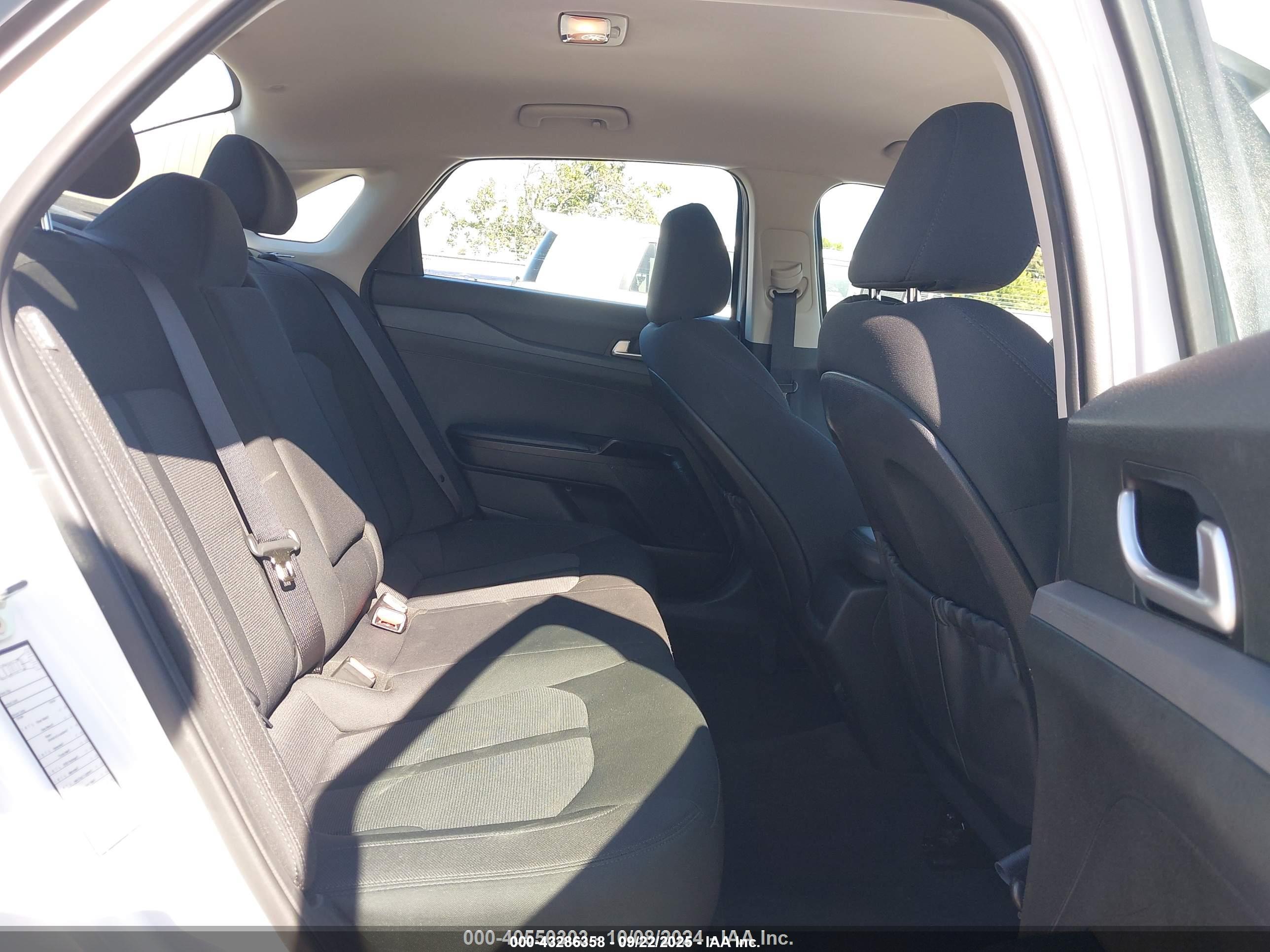 KIA K5 image 8