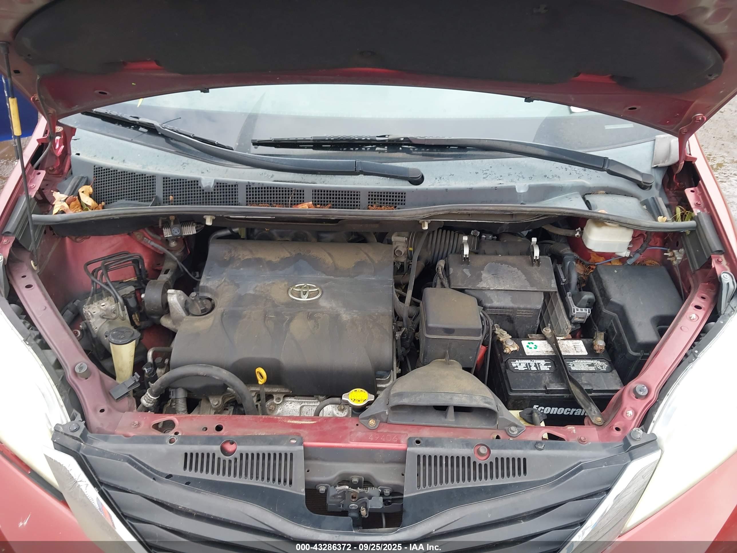 TOYOTA SIENNA image 10