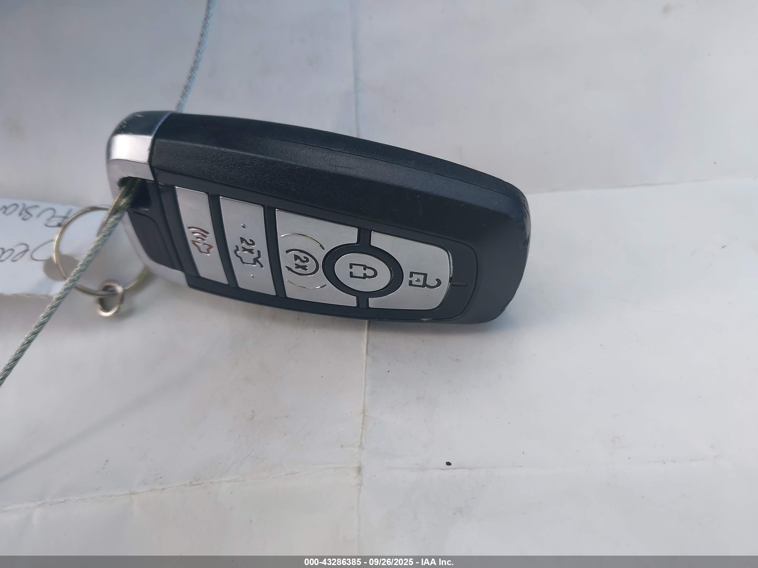 FORD FUSION image 11