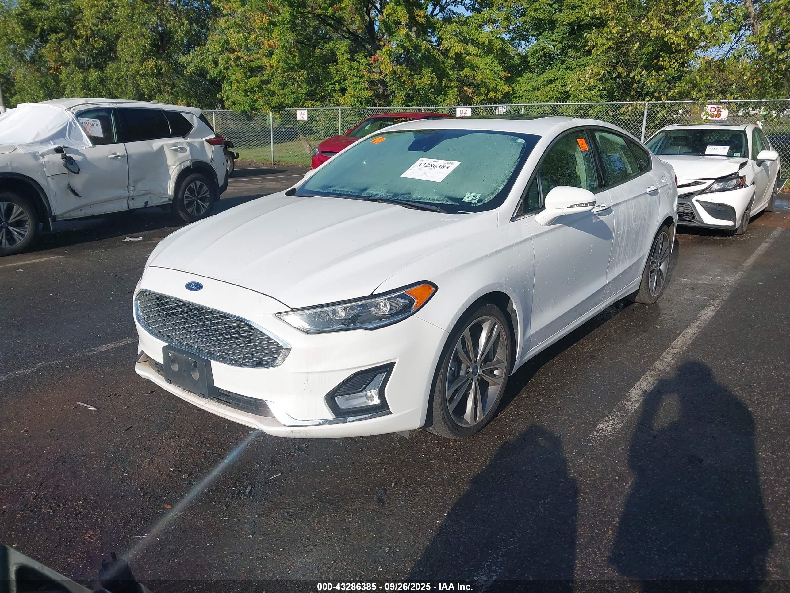 FORD FUSION image 2