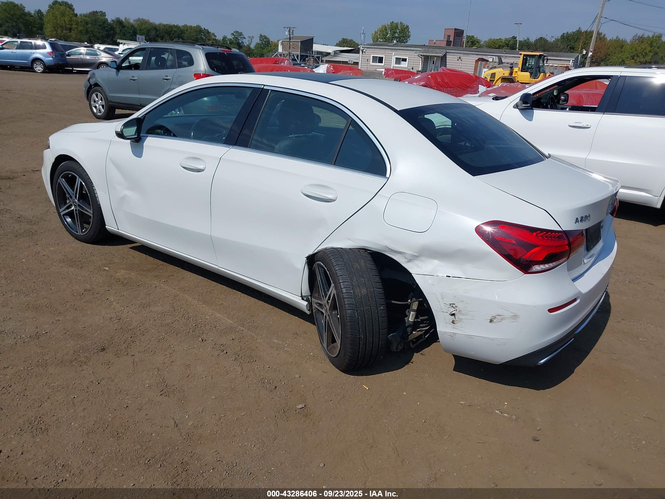 MERCEDES-BENZ A image 3