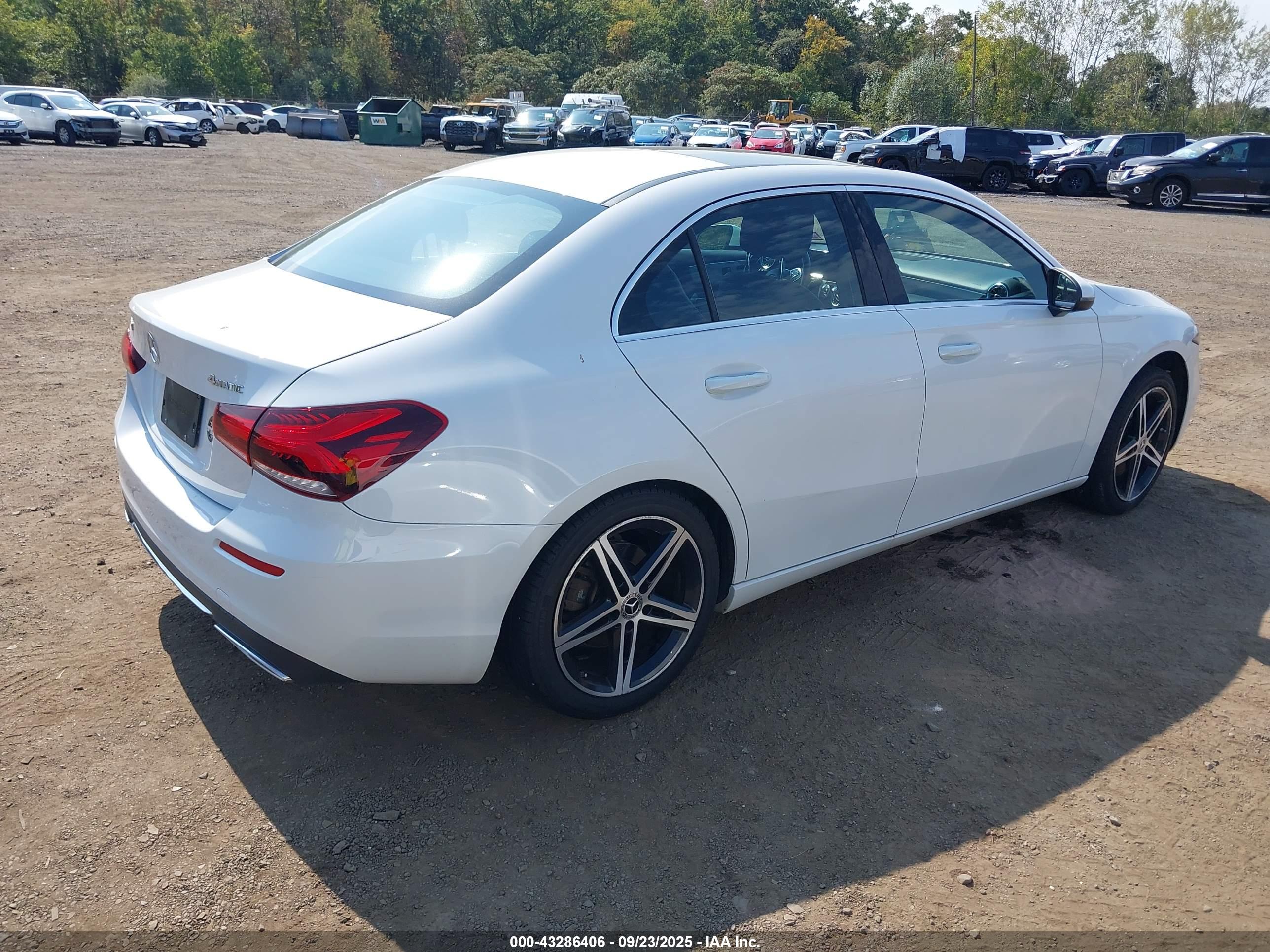 MERCEDES-BENZ A image 4