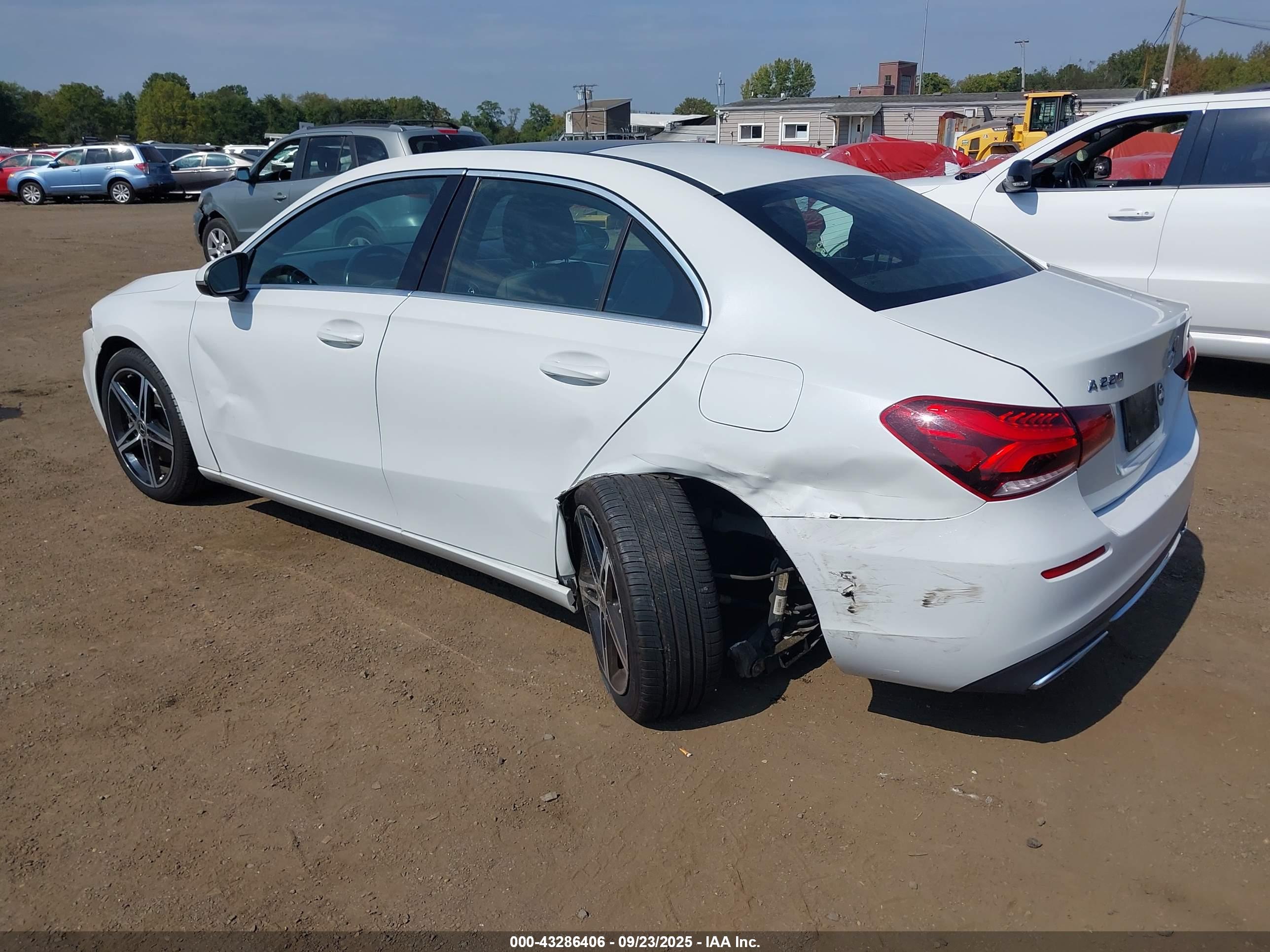 MERCEDES-BENZ A image 6