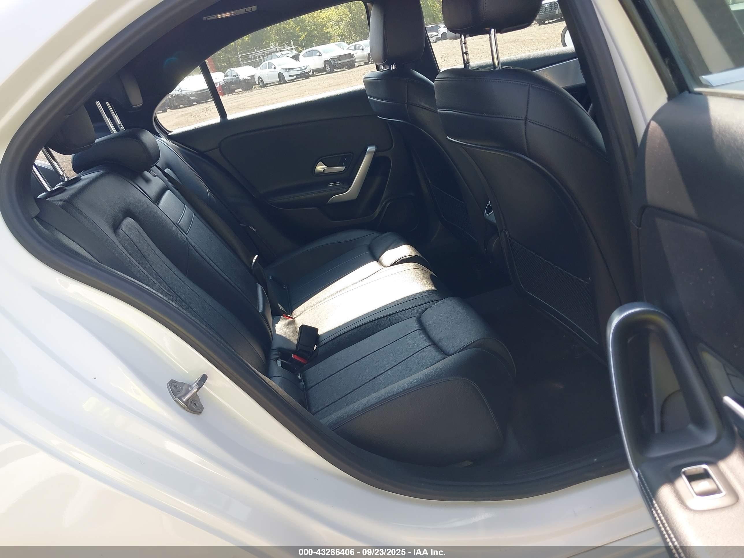 MERCEDES-BENZ A image 8