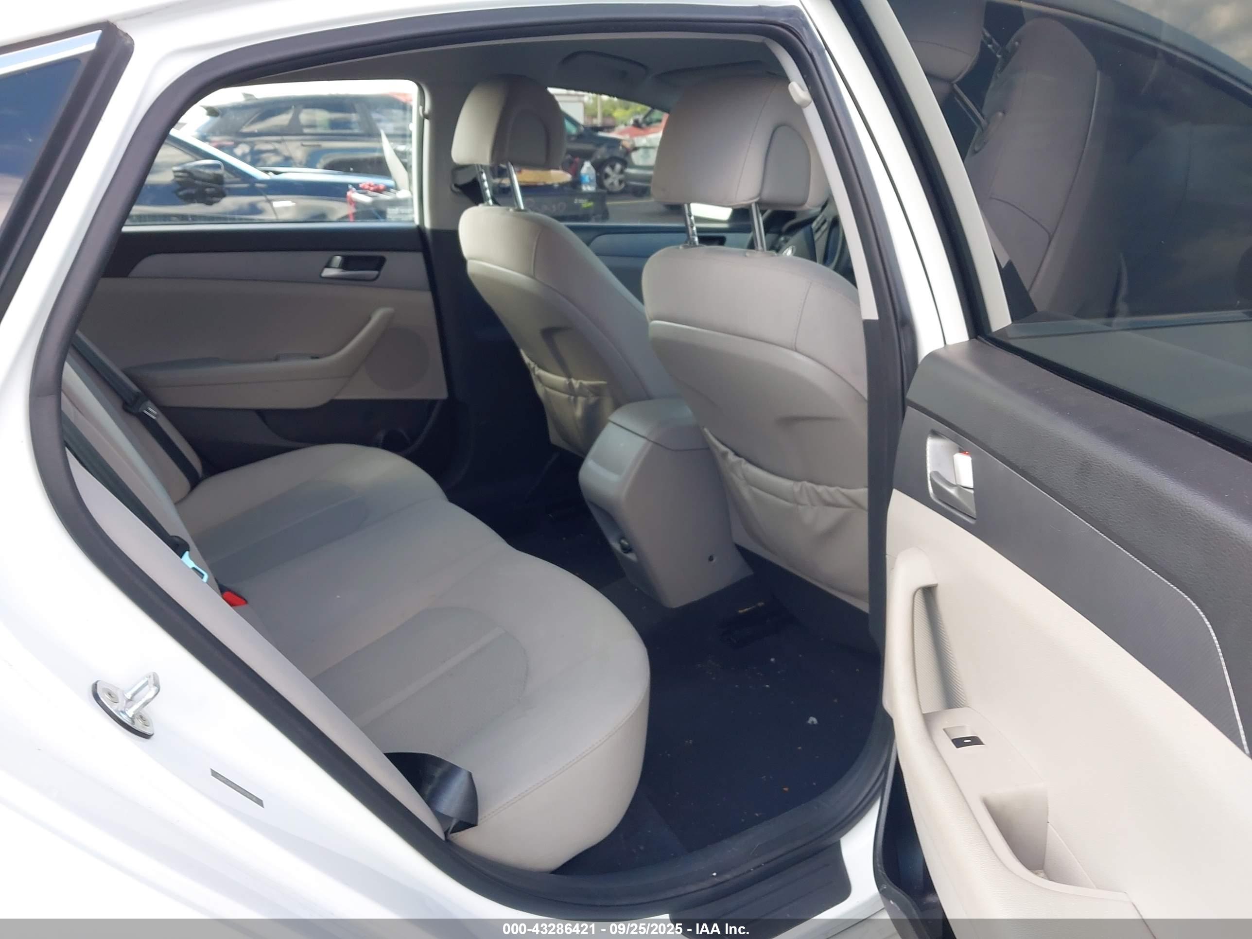 HYUNDAI SONATA image 8