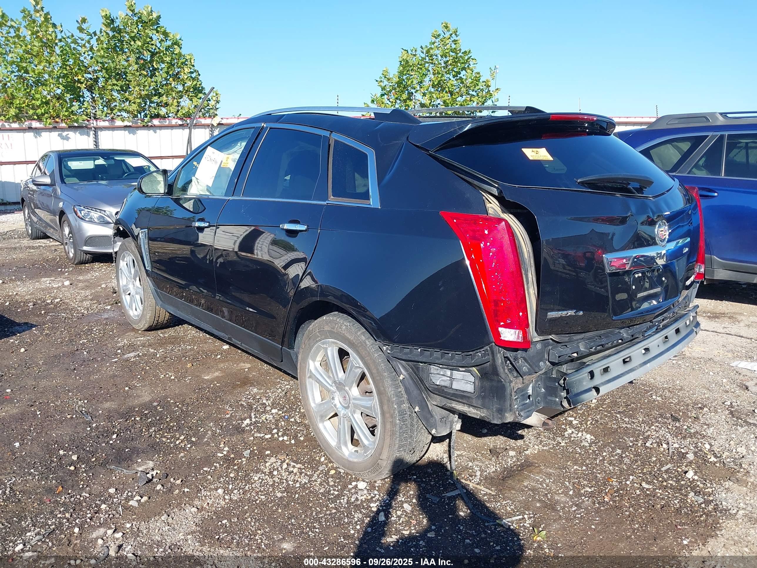 CADILLAC SRX image 3