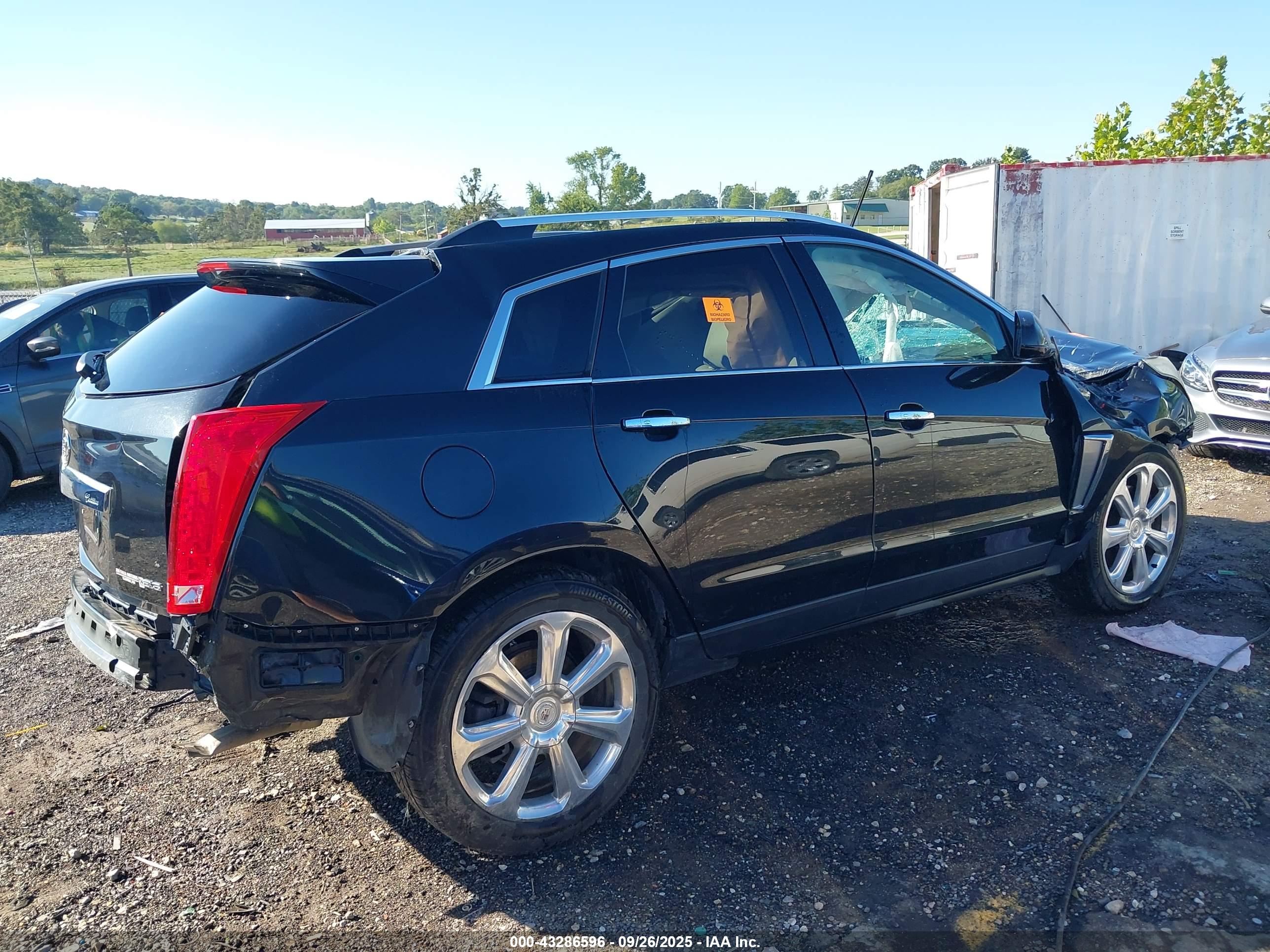 CADILLAC SRX image 4