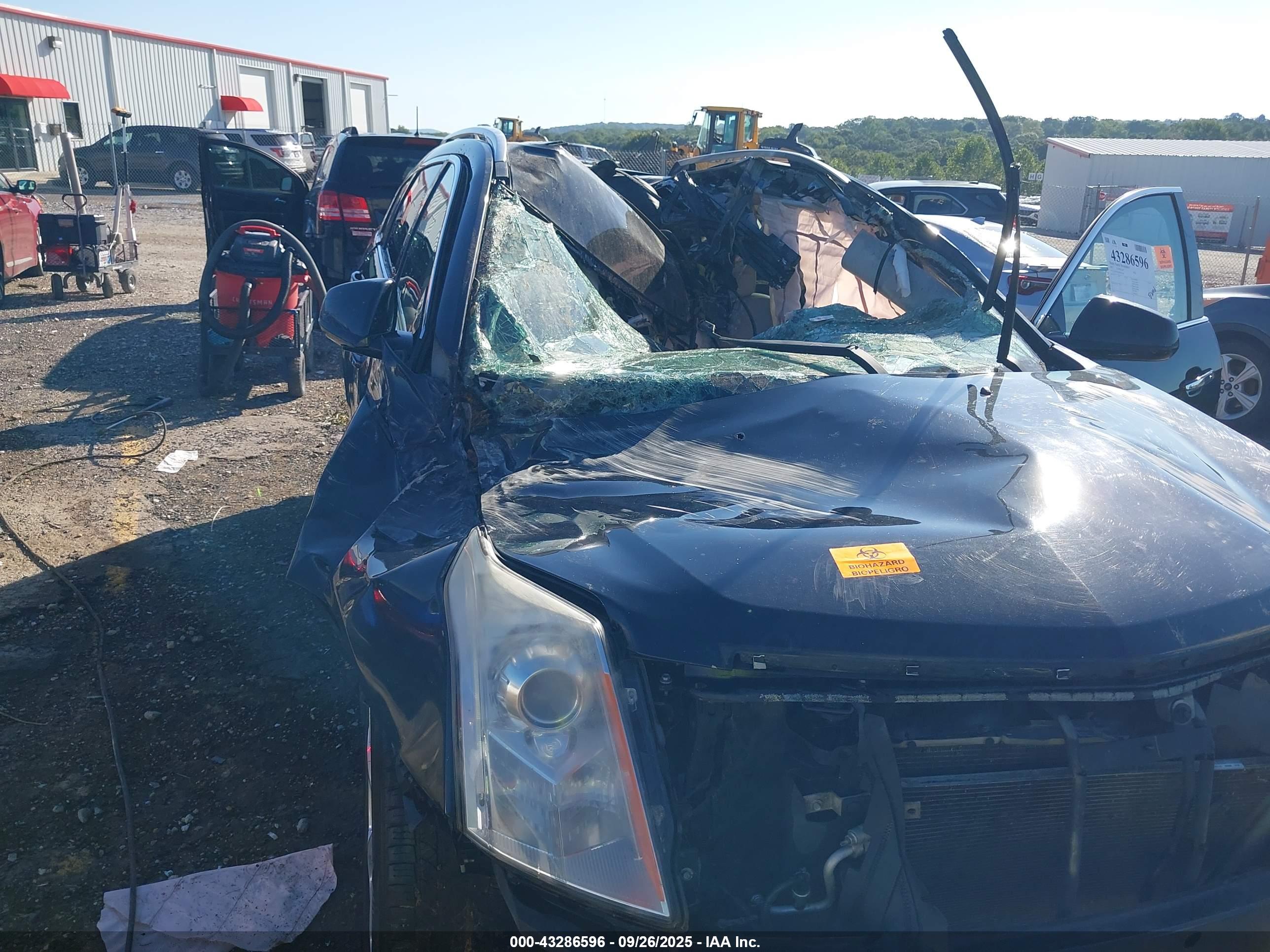 CADILLAC SRX image 6