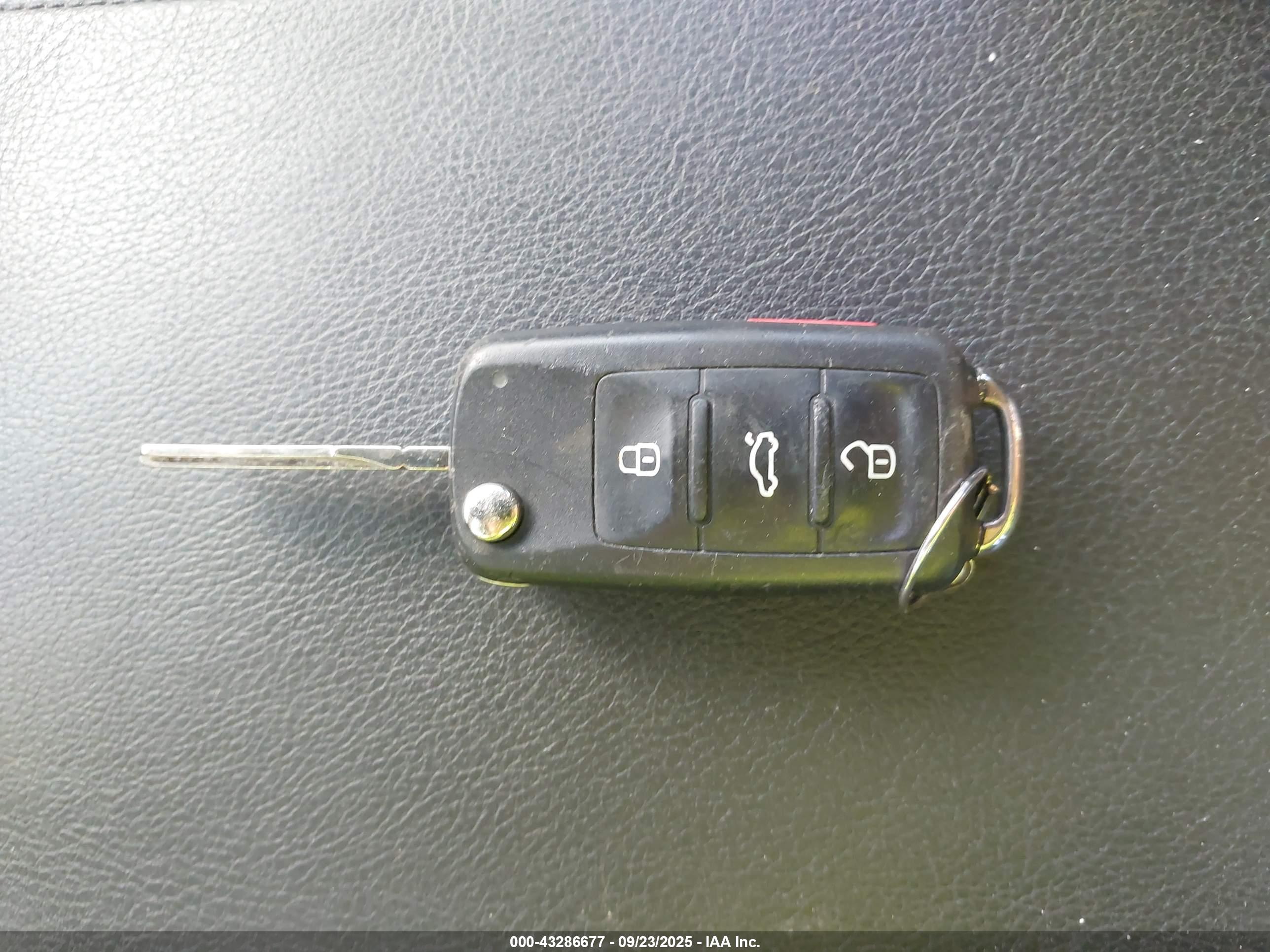 VOLKSWAGEN PASSAT image 11