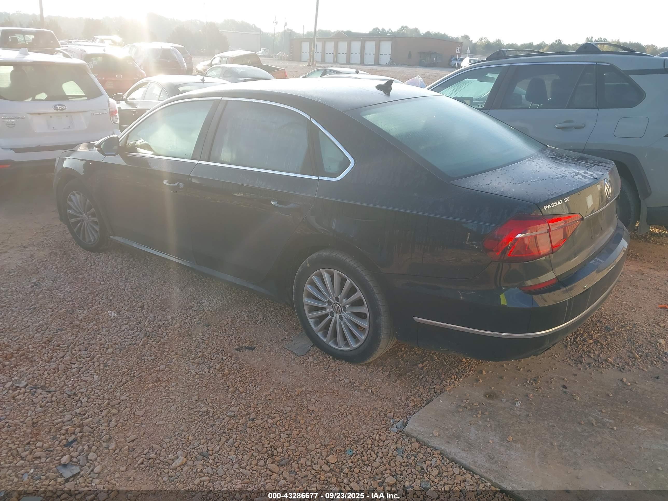VOLKSWAGEN PASSAT image 3