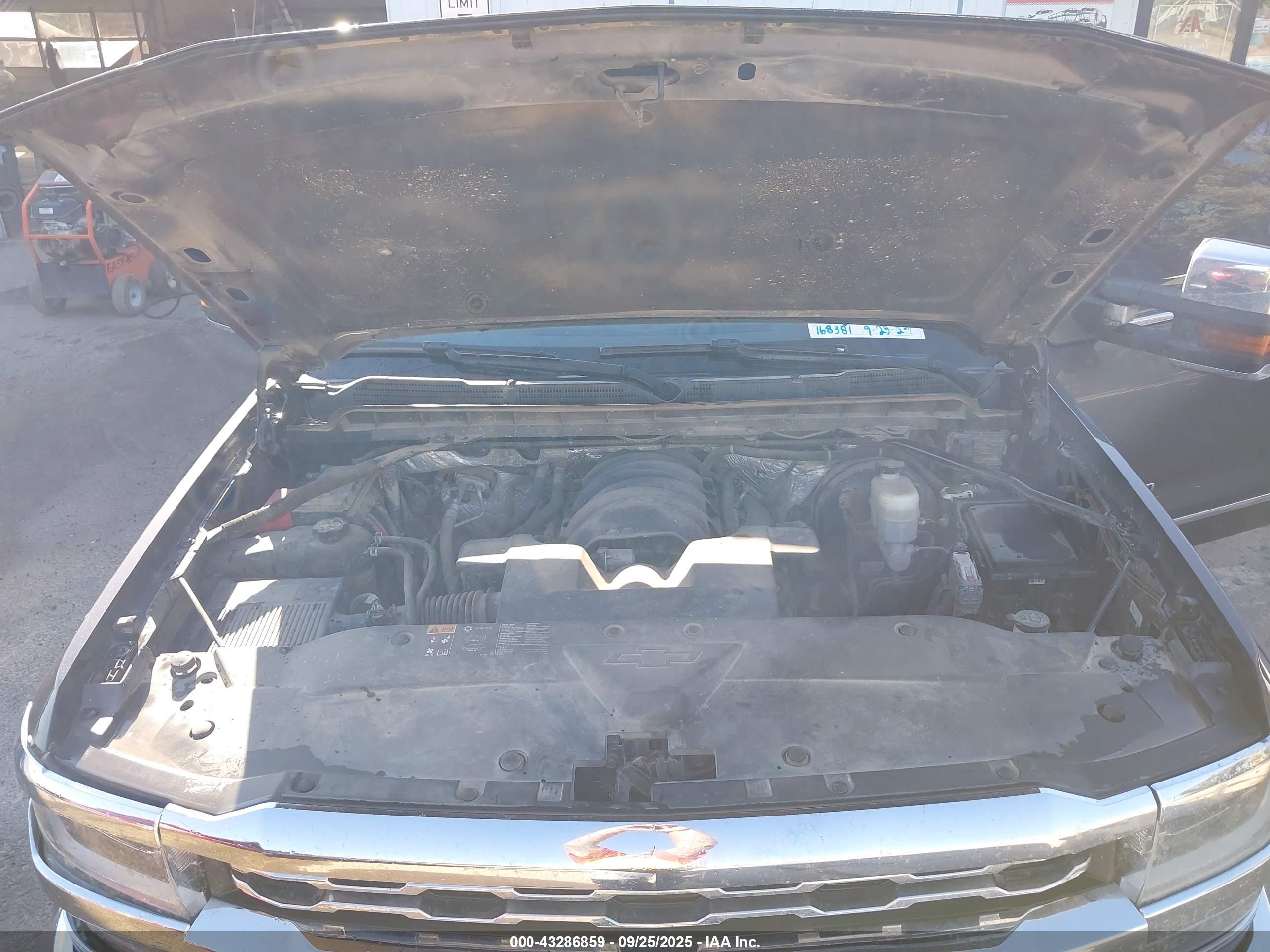 CHEVROLET SILVERADO image 10