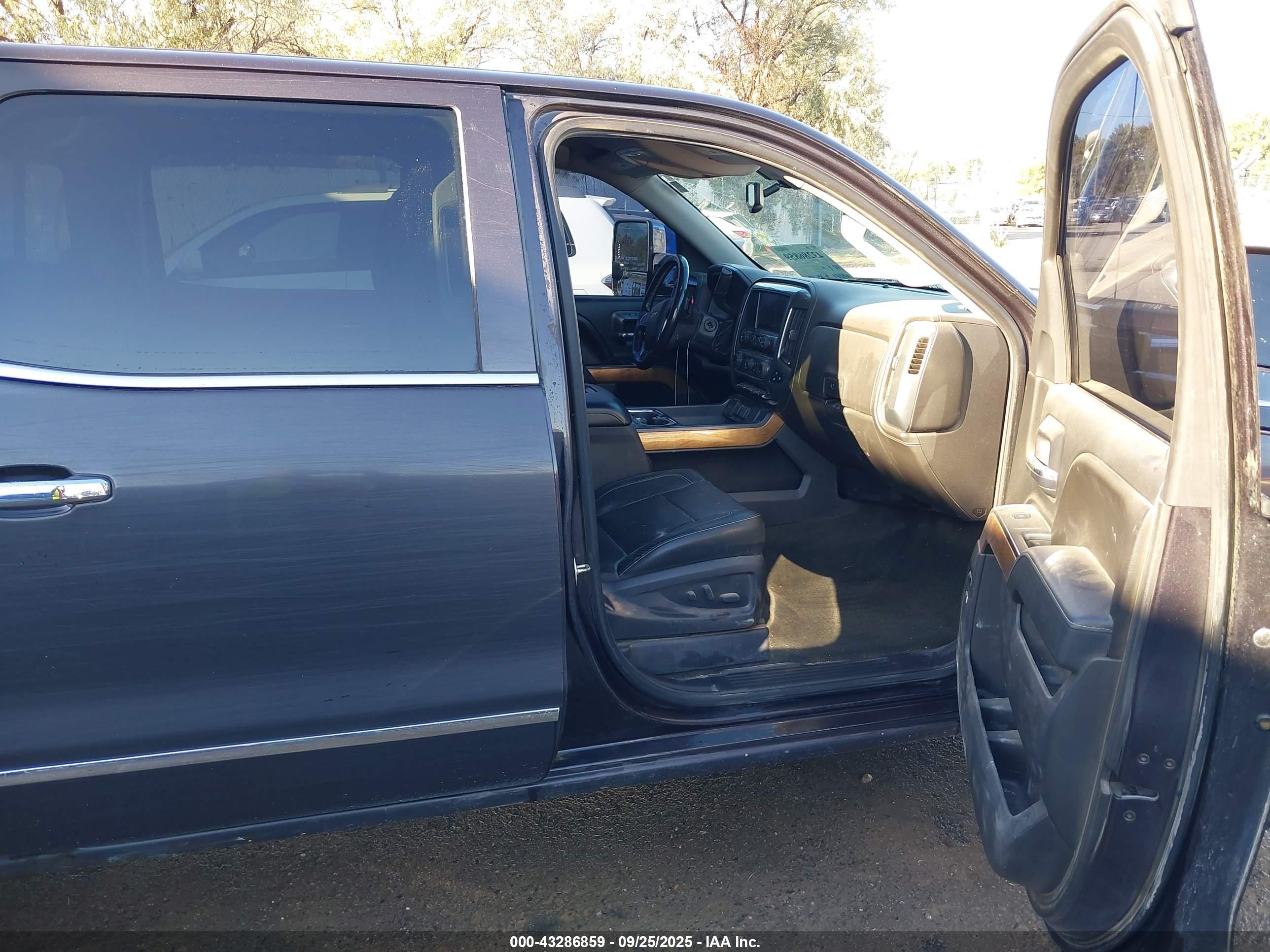 CHEVROLET SILVERADO image 5