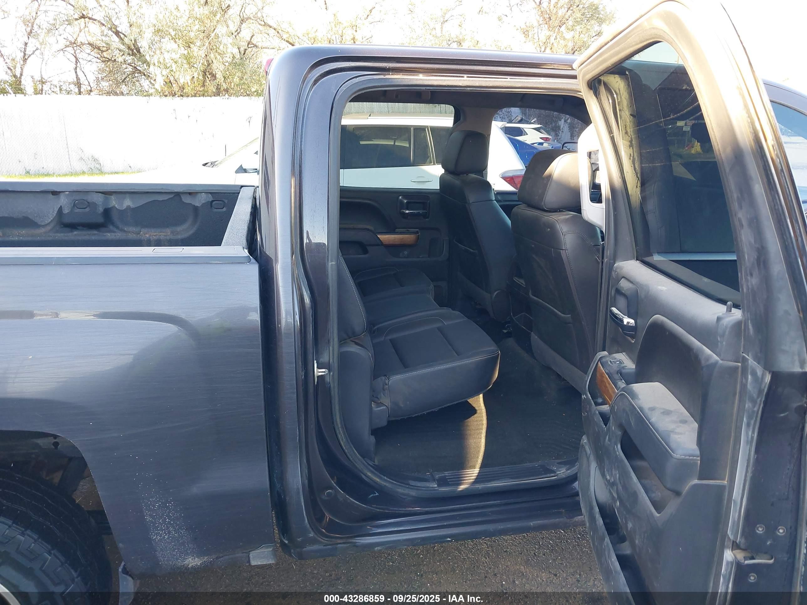 CHEVROLET SILVERADO image 8
