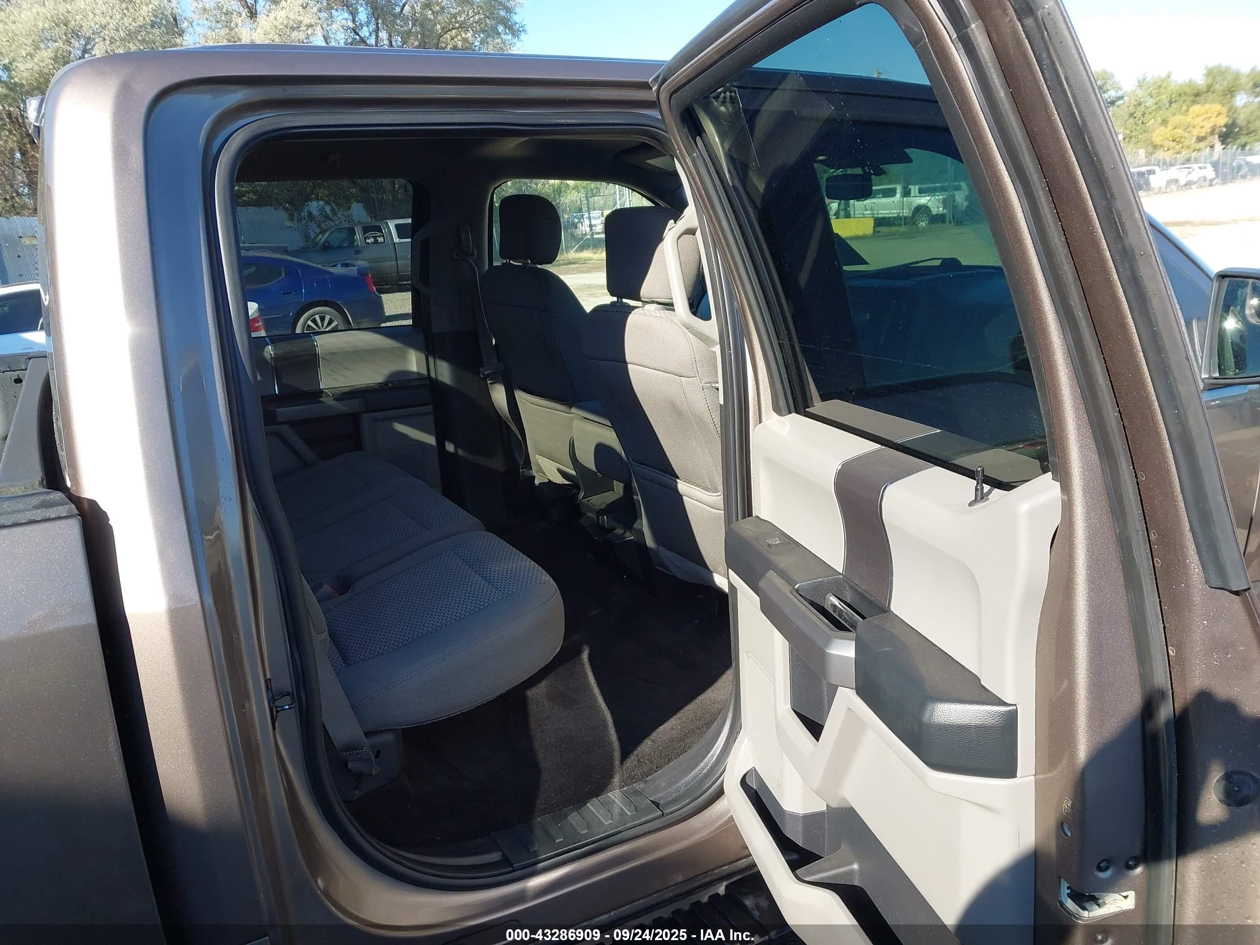 FORD F-150 image 8