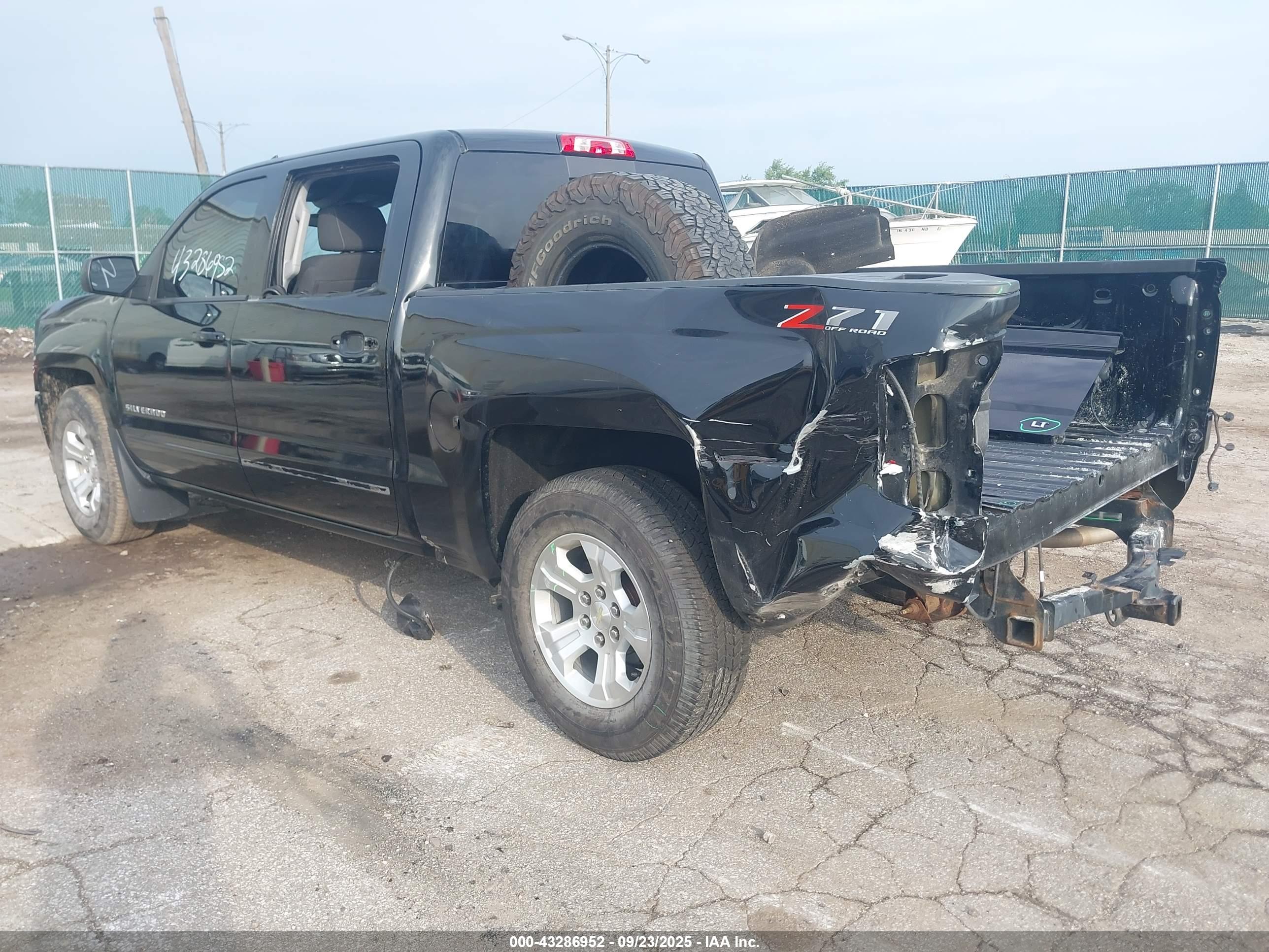 CHEVROLET SILVERADO image 3
