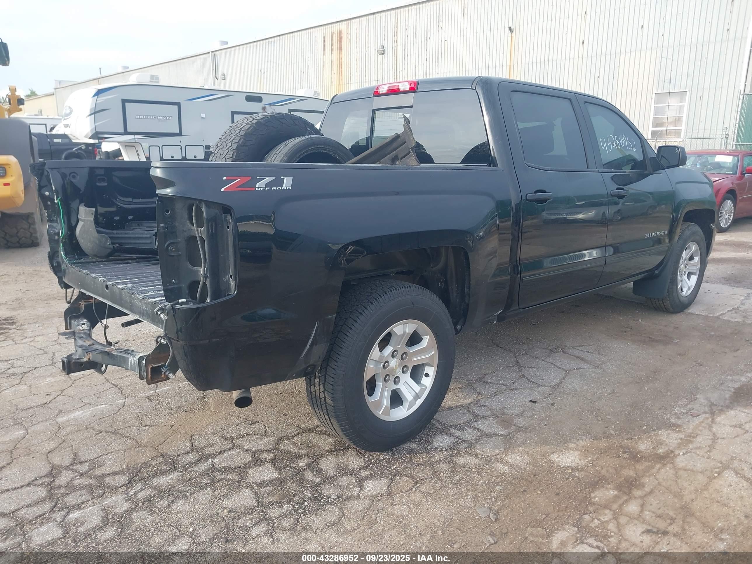 CHEVROLET SILVERADO image 4