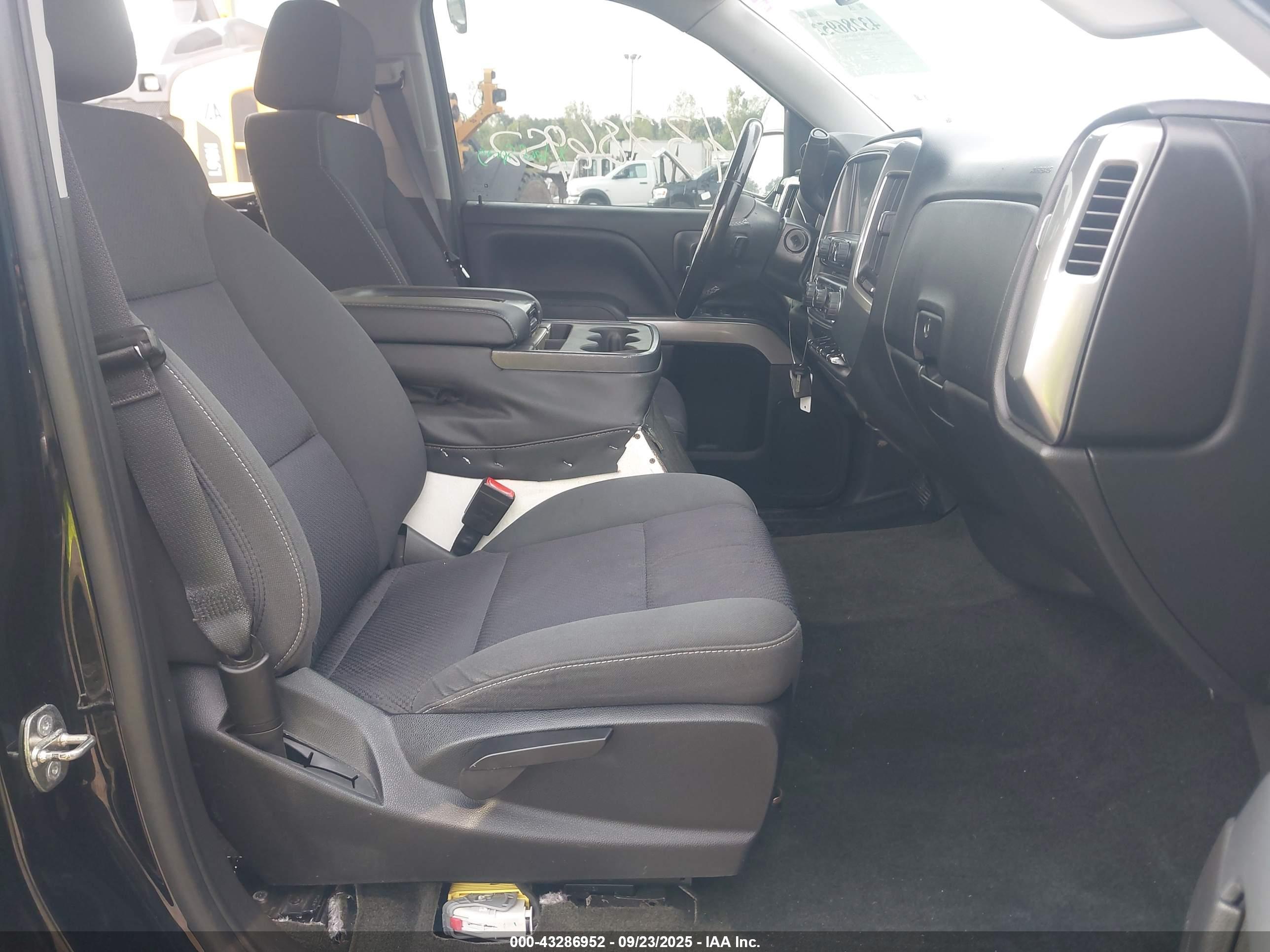 CHEVROLET SILVERADO image 5