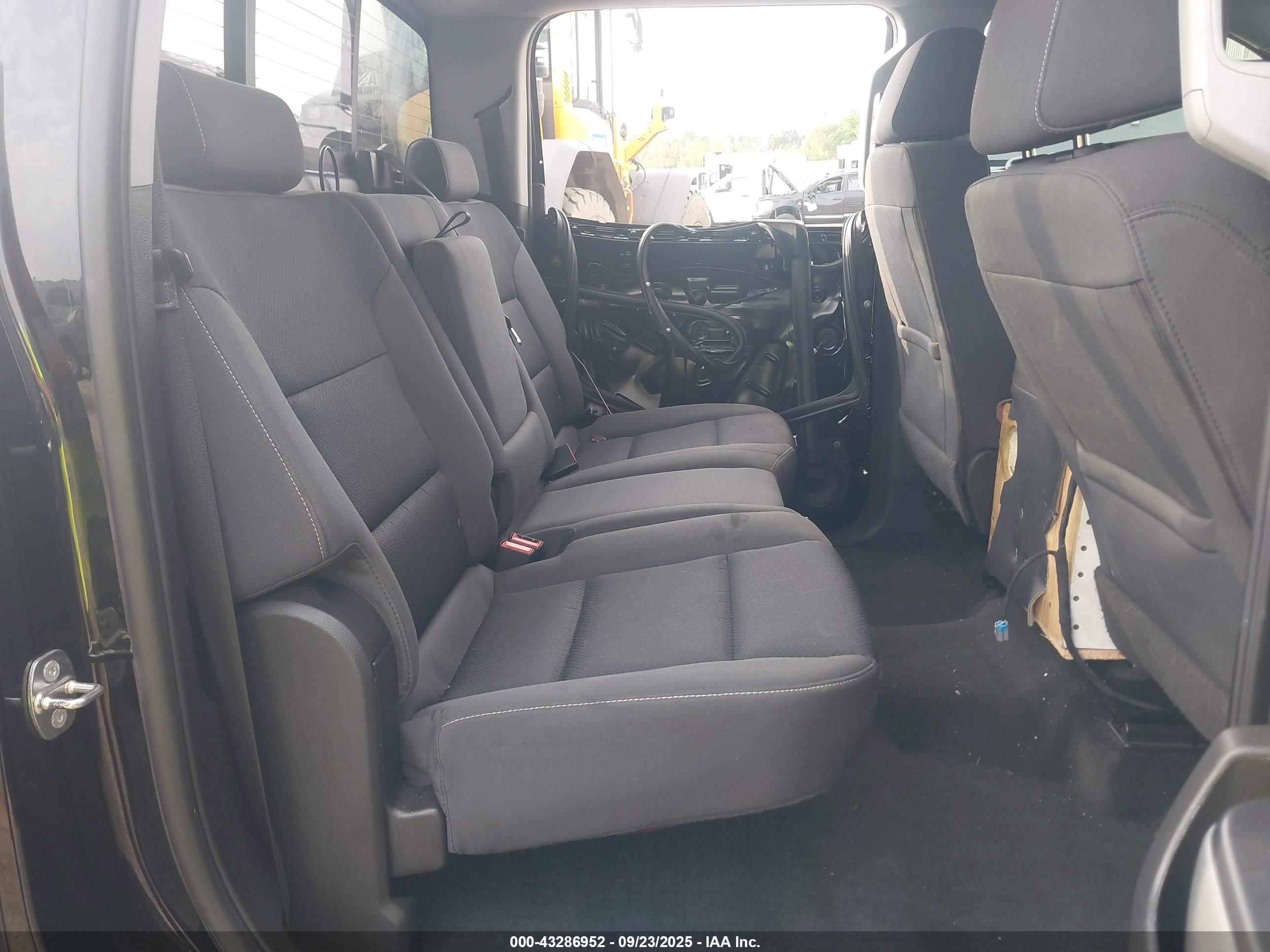 CHEVROLET SILVERADO image 8
