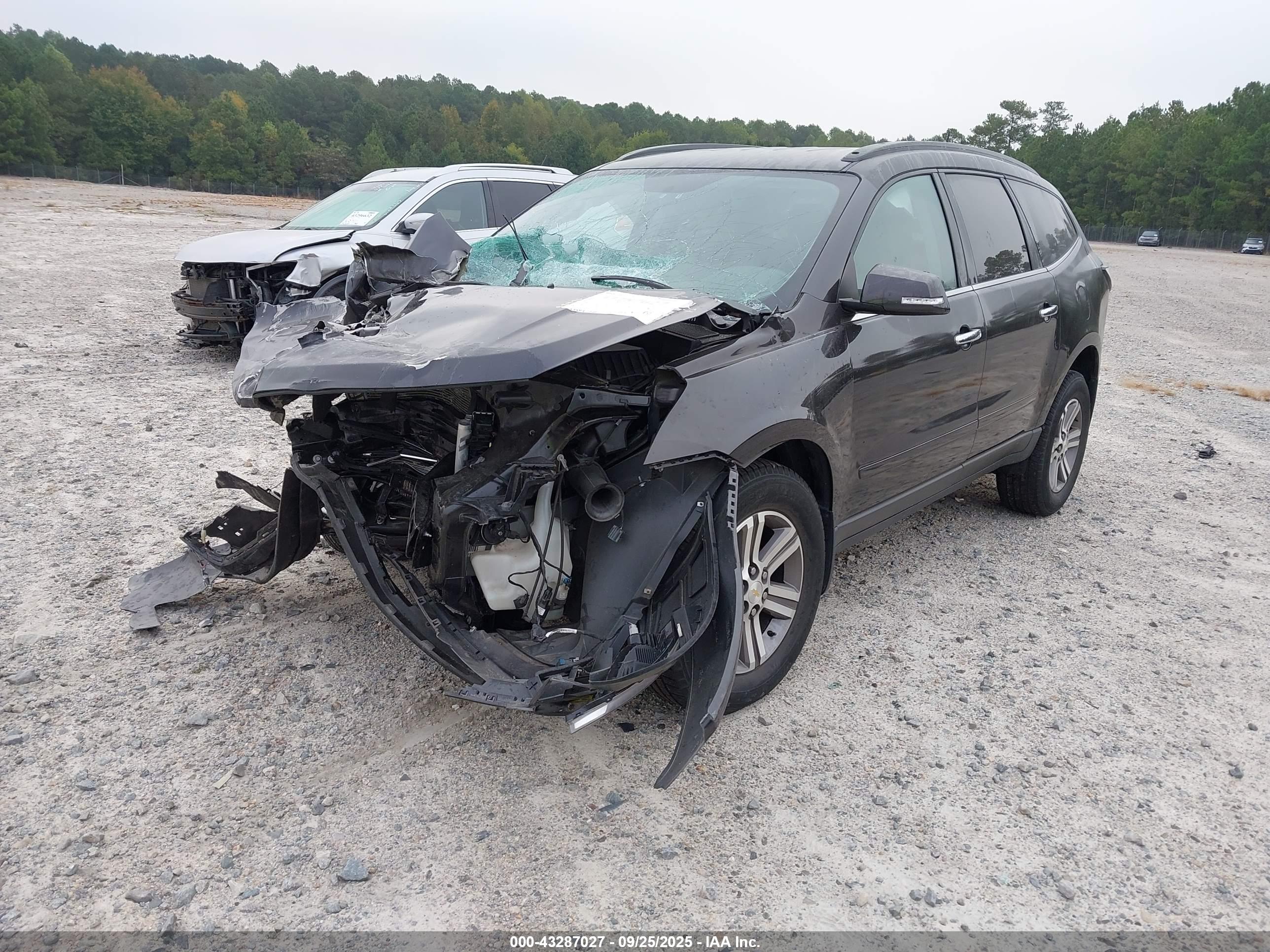 CHEVROLET TRAVERSE image 2