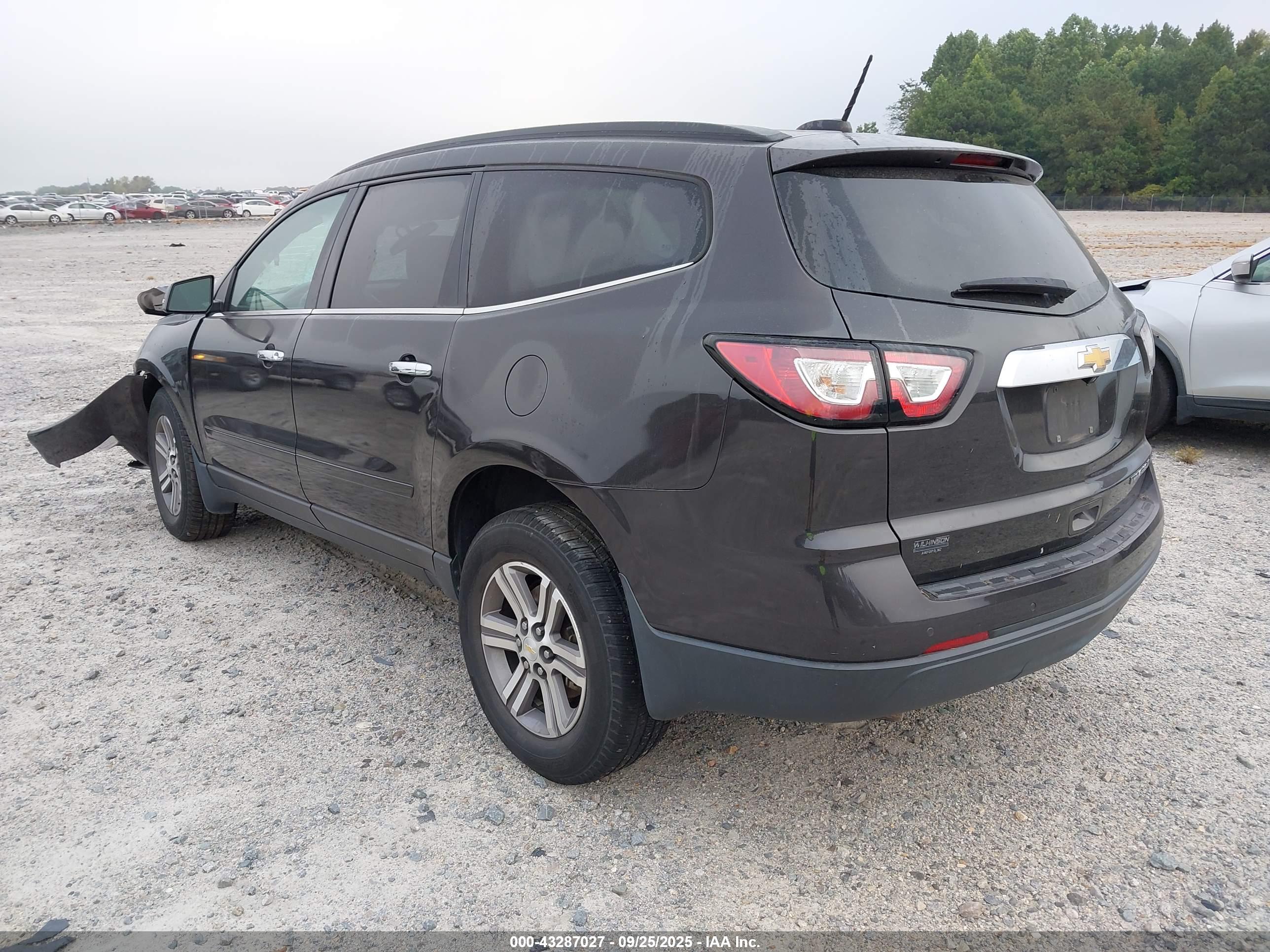 CHEVROLET TRAVERSE image 3