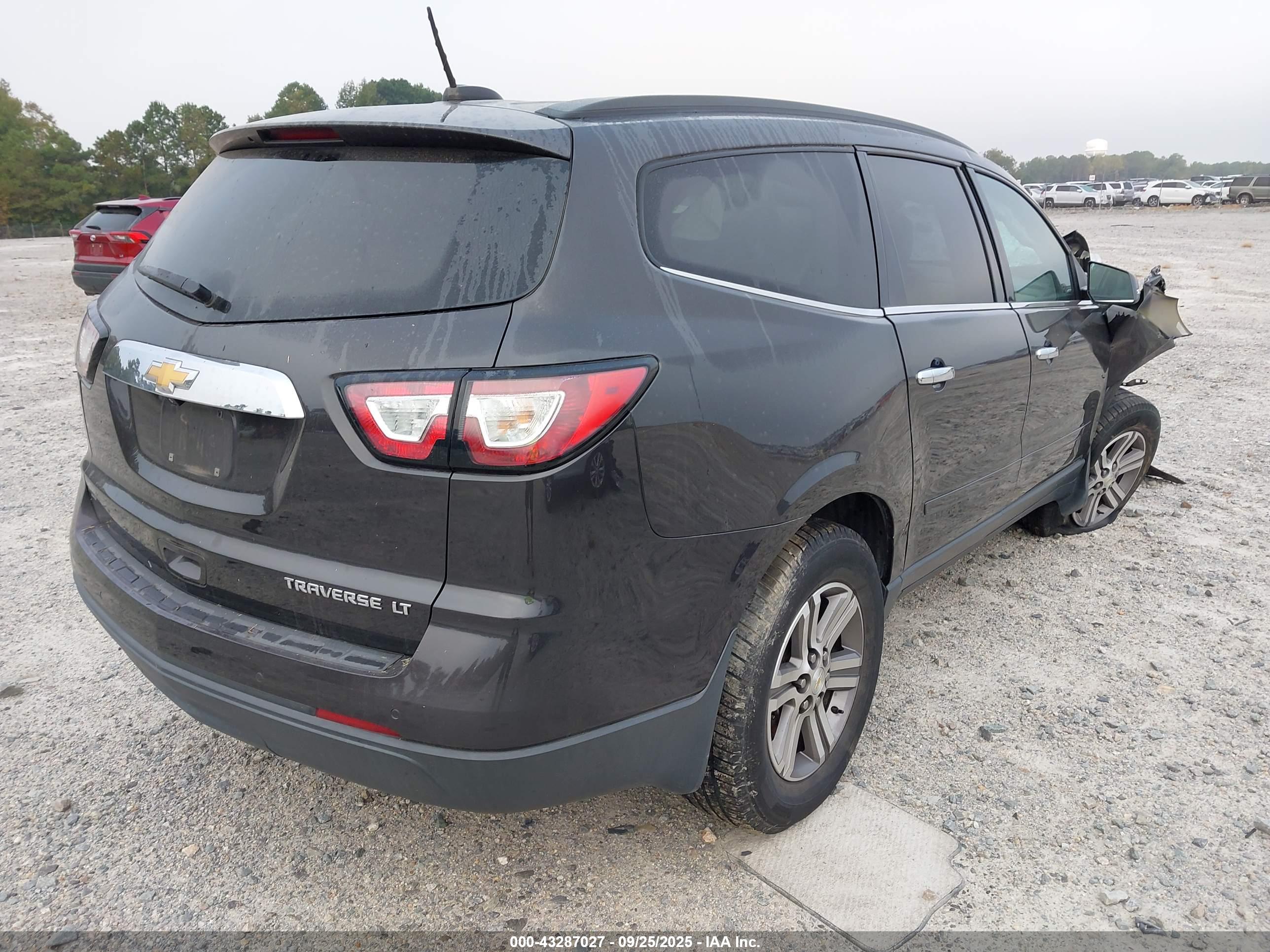 CHEVROLET TRAVERSE image 4