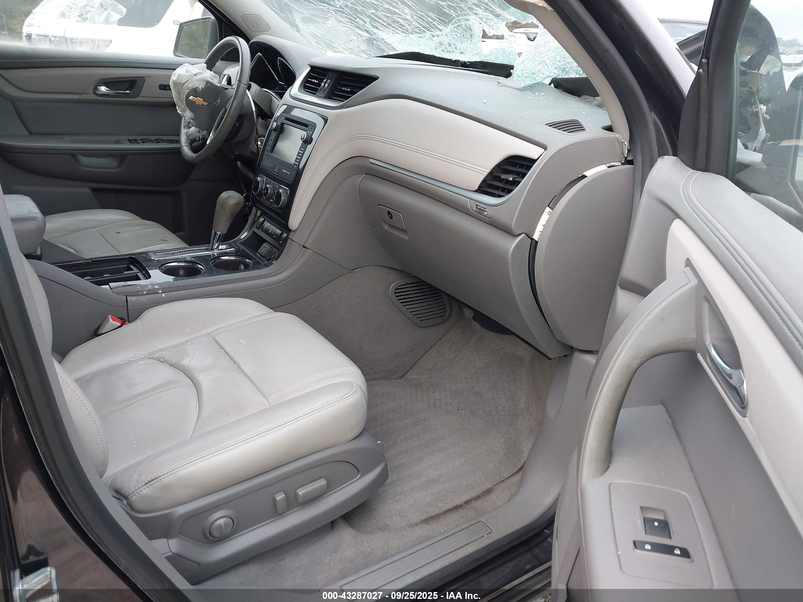 CHEVROLET TRAVERSE image 5