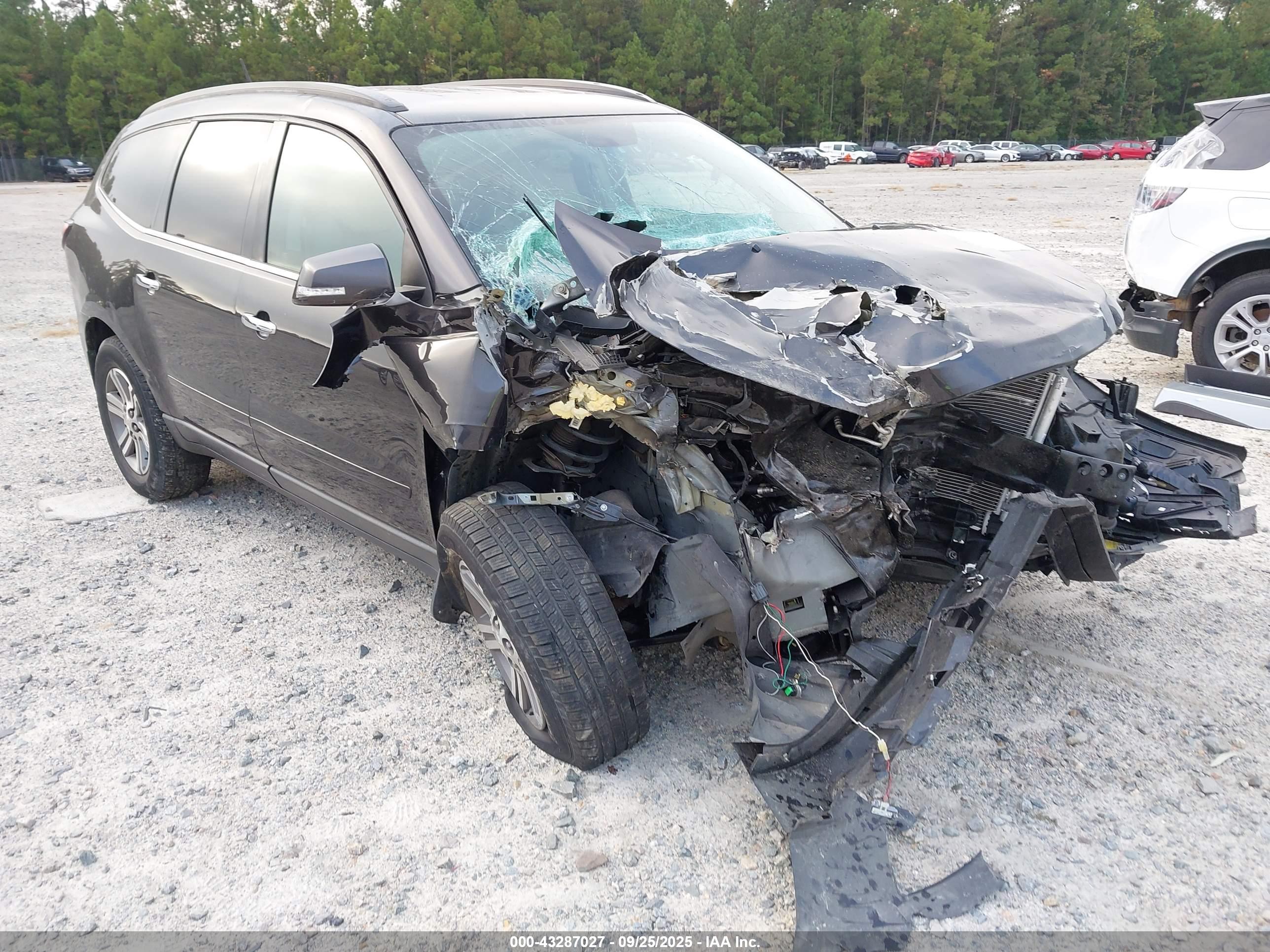 CHEVROLET TRAVERSE image 6