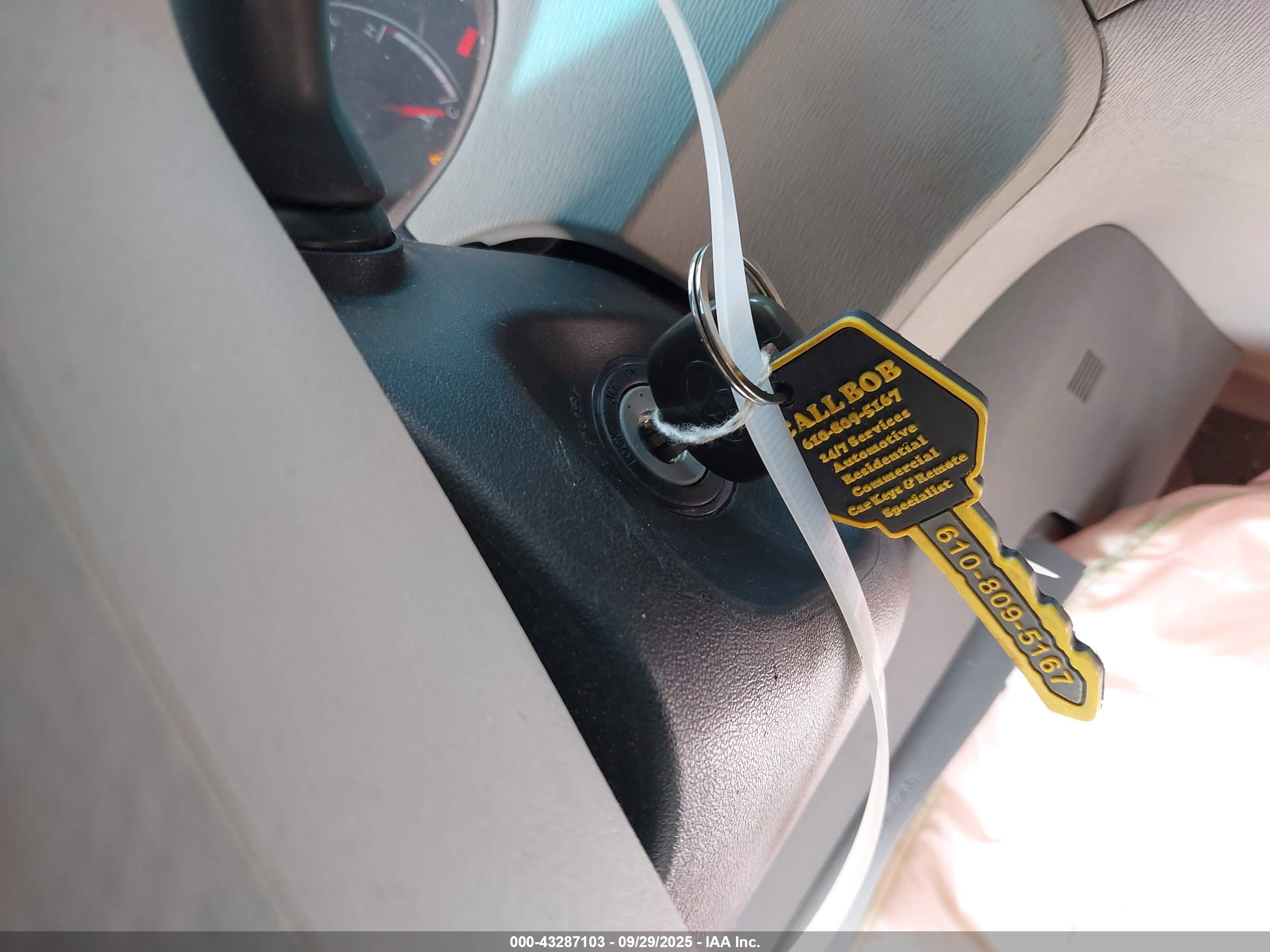 TOYOTA SIENNA image 11