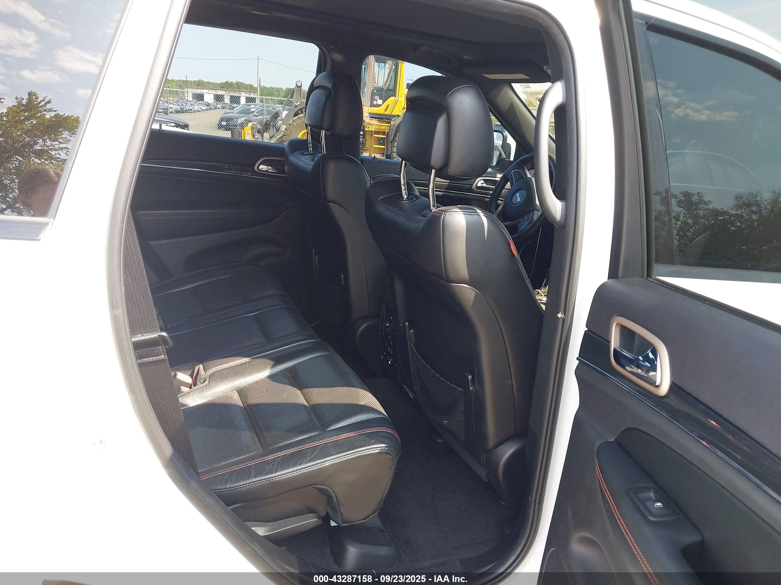 JEEP GRAND image 8