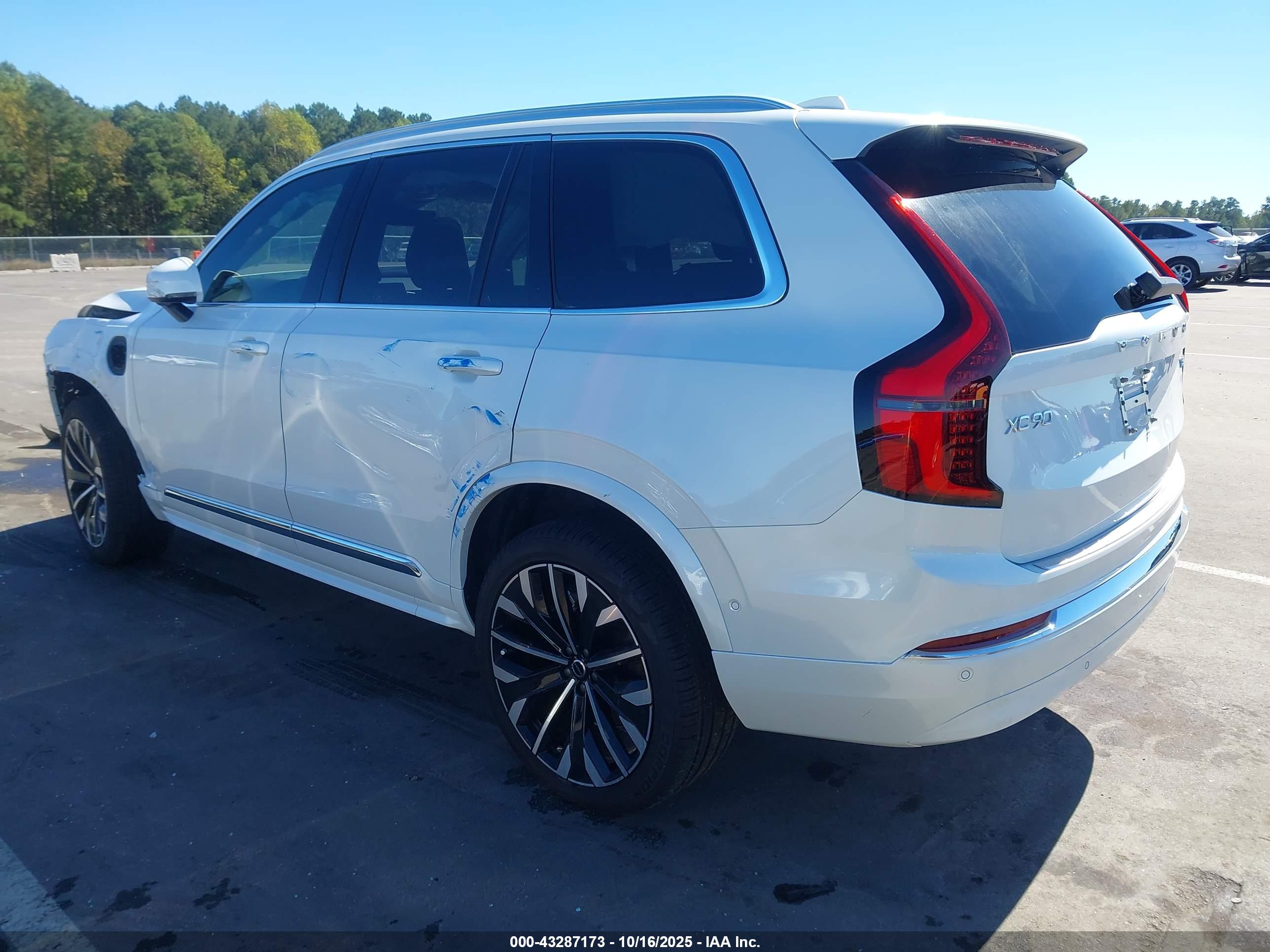 VOLVO XC90 image 3