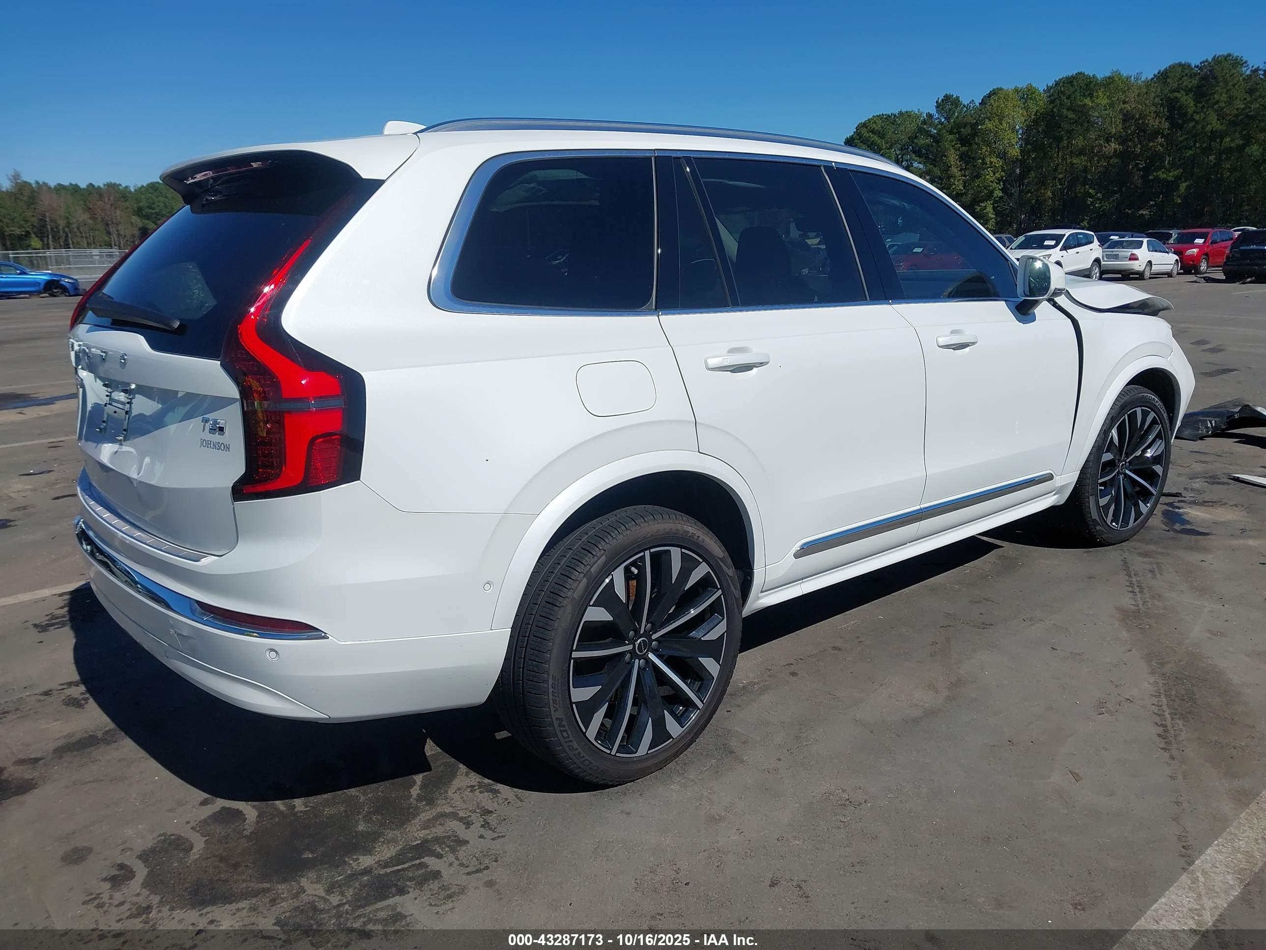 VOLVO XC90 image 4