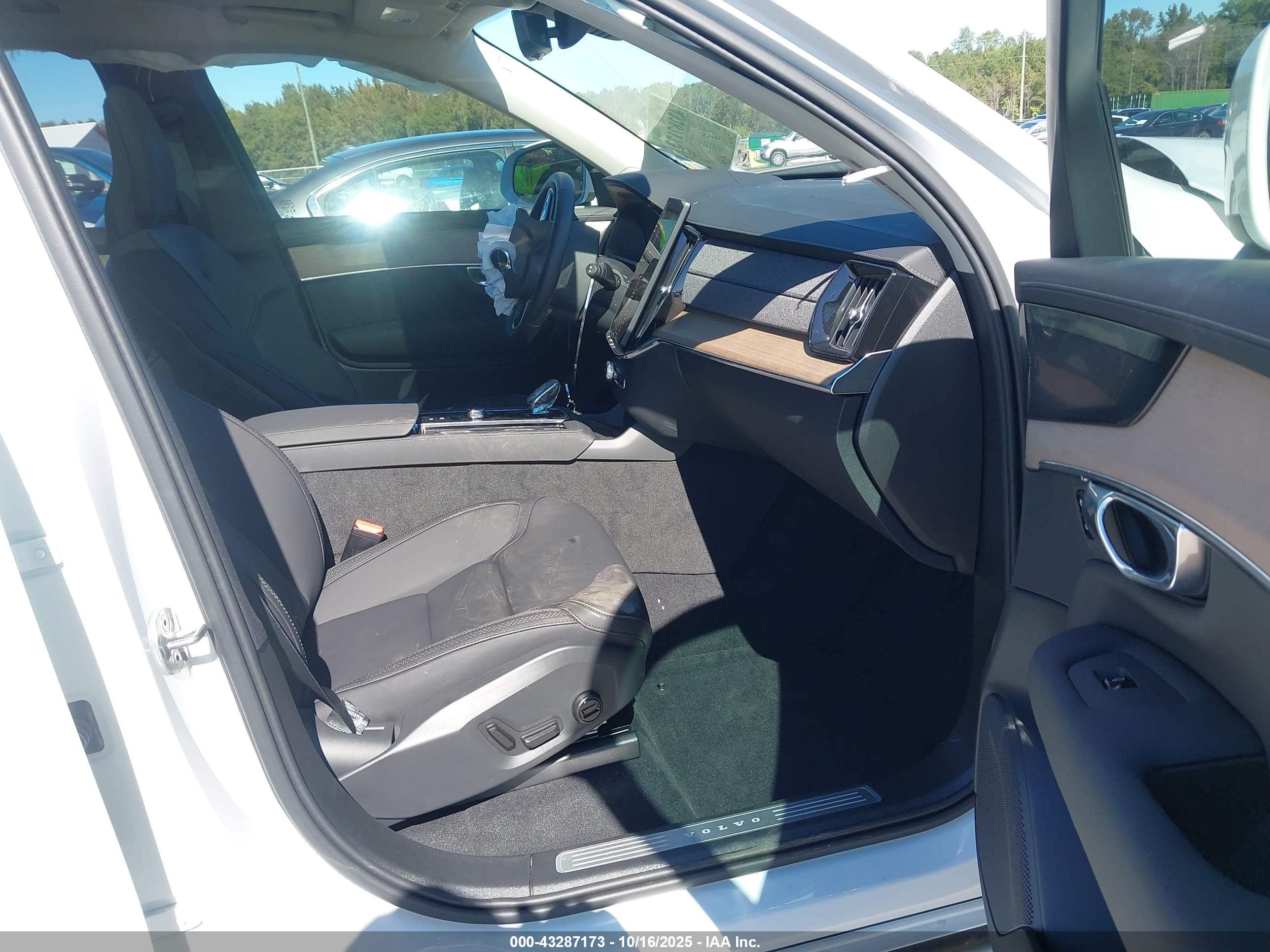 VOLVO XC90 image 5