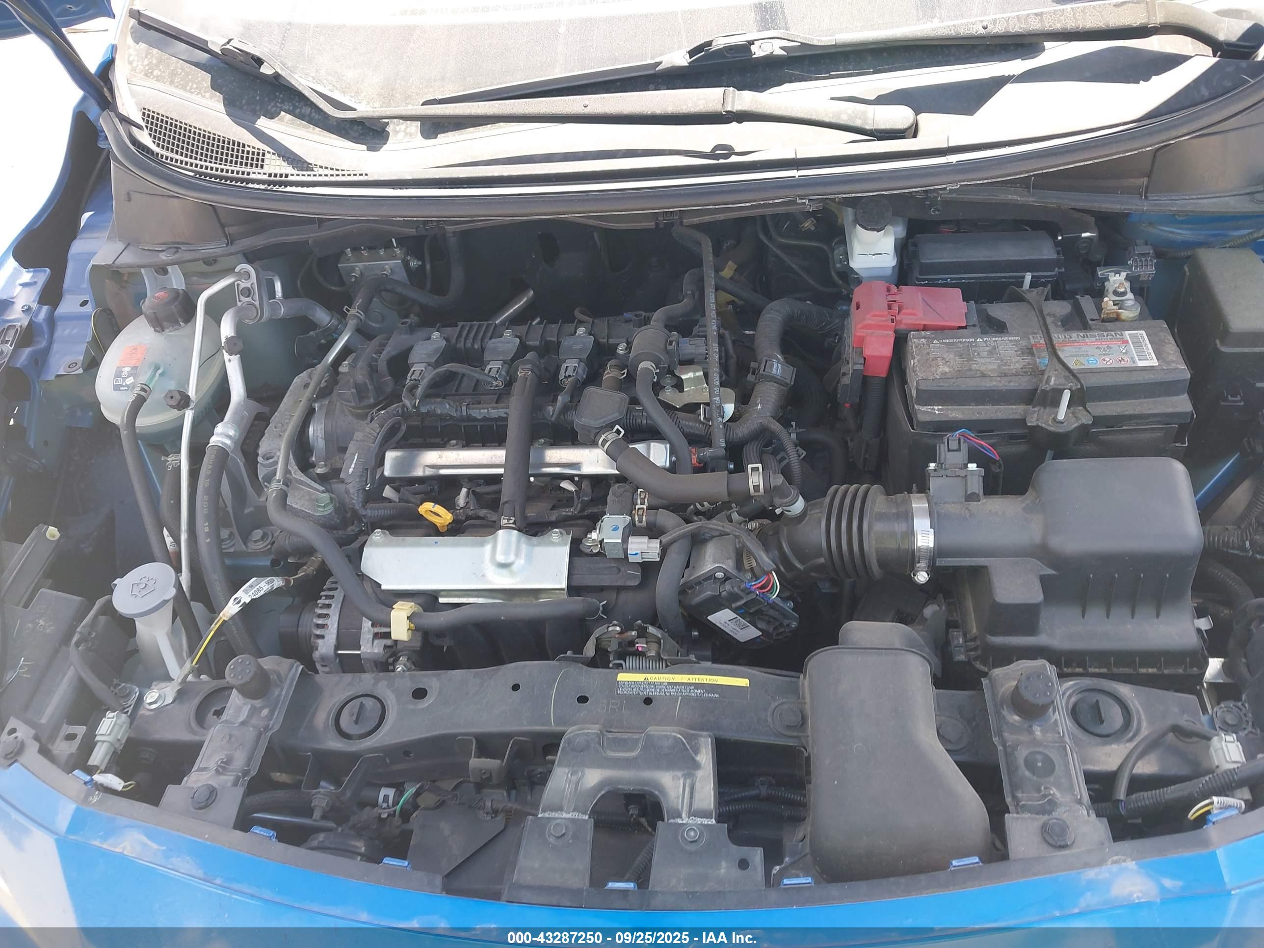 NISSAN VERSA image 10