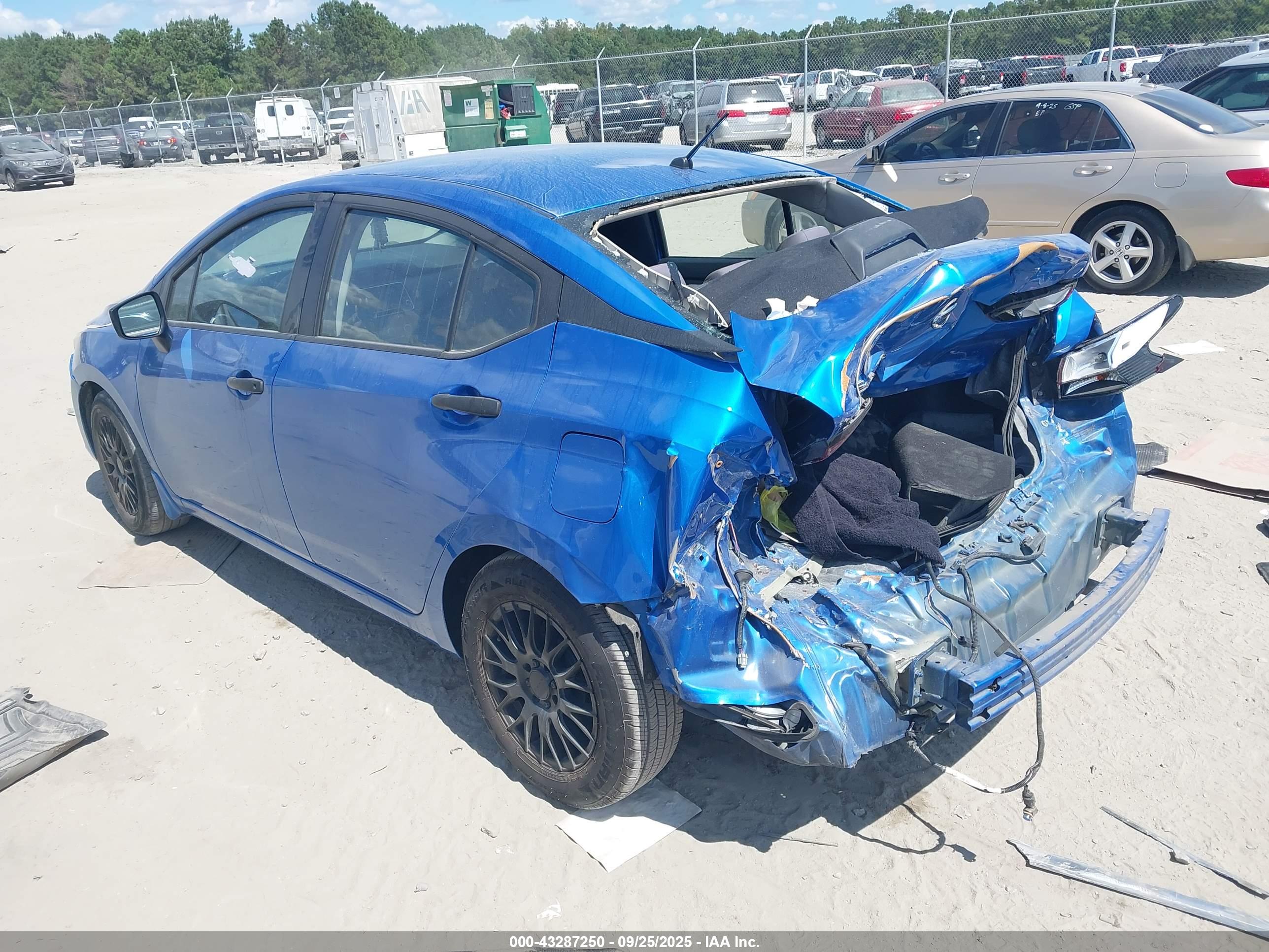 NISSAN VERSA image 3