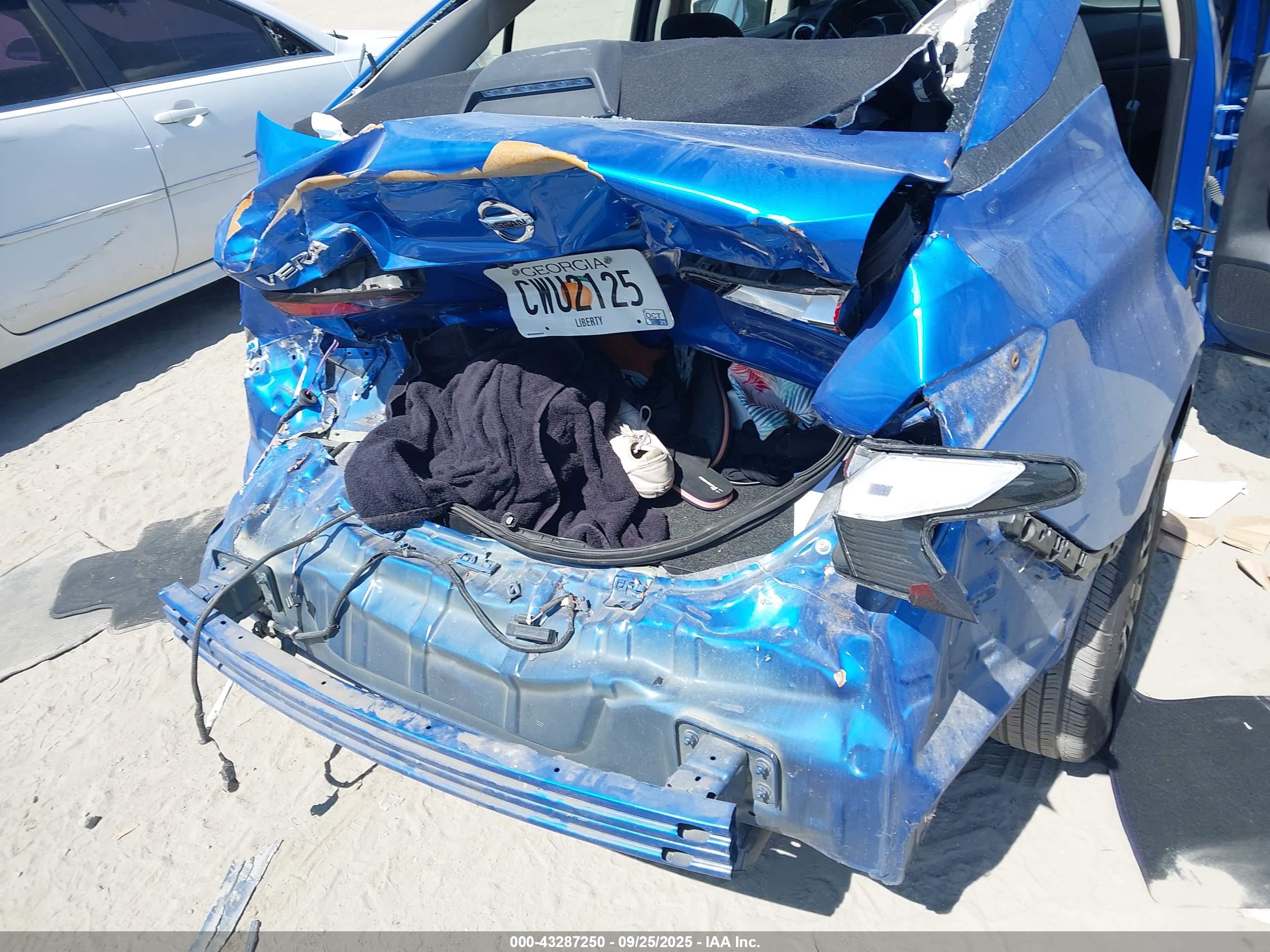 NISSAN VERSA image 6