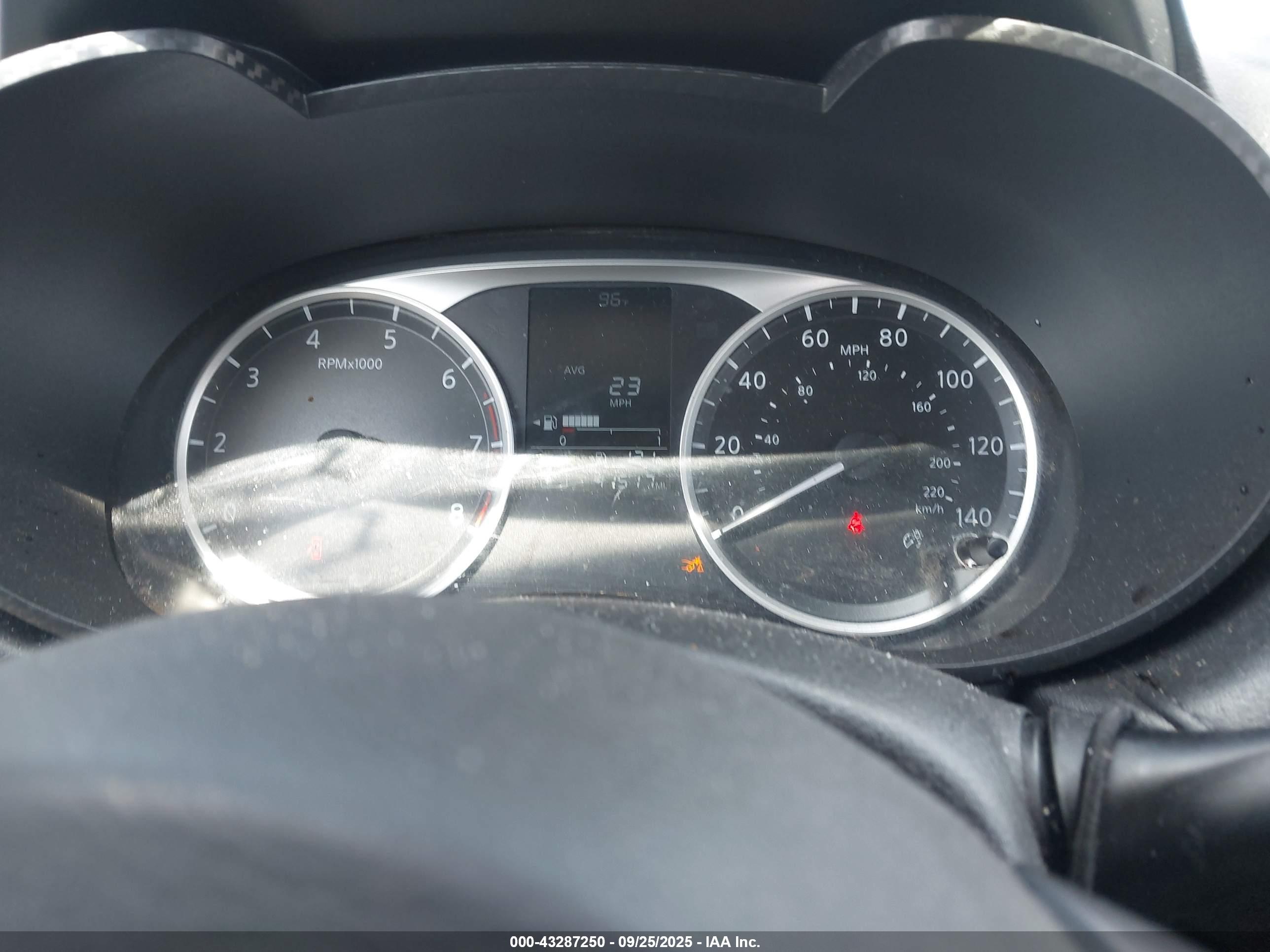 NISSAN VERSA image 7