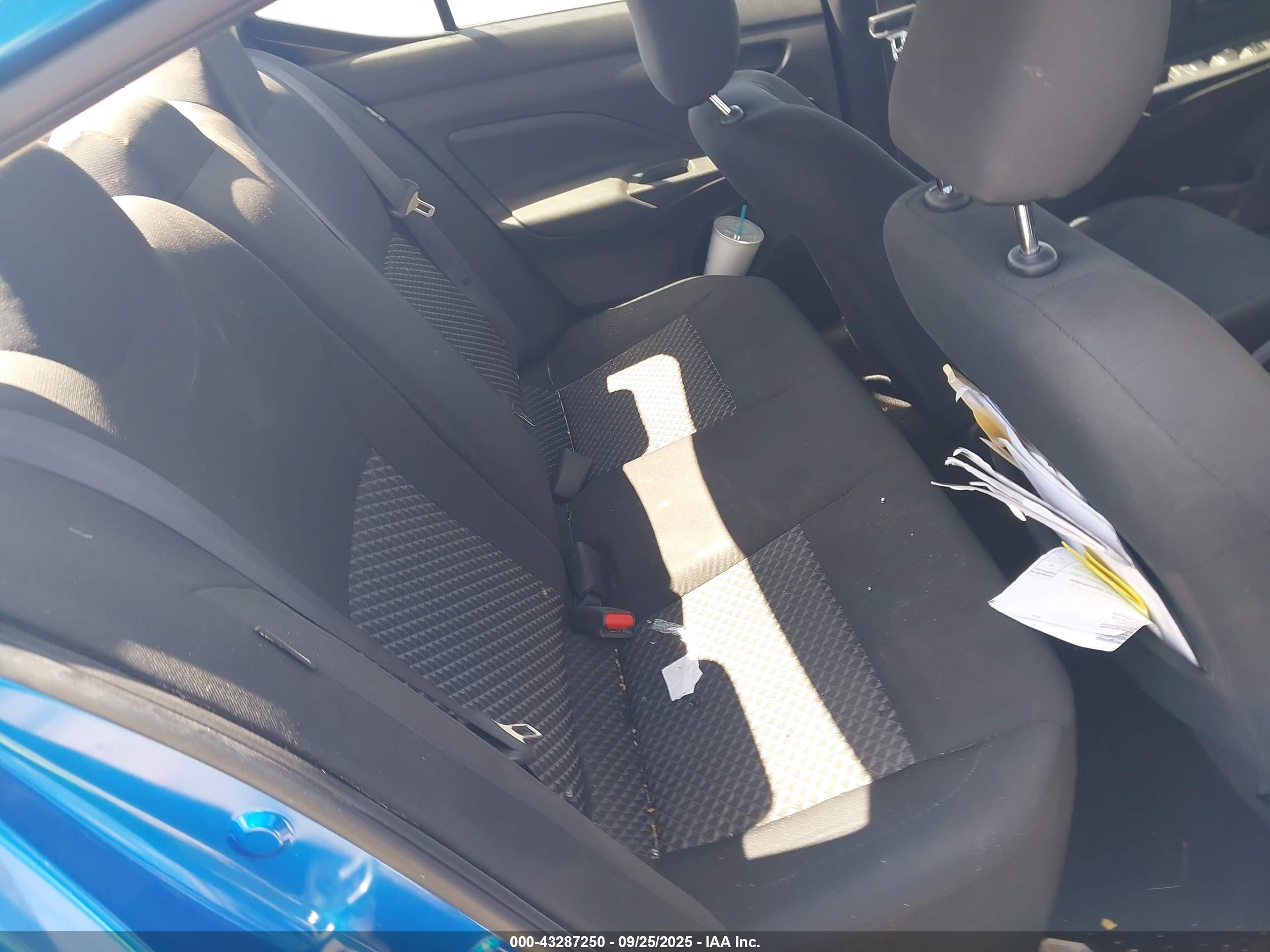 NISSAN VERSA image 8