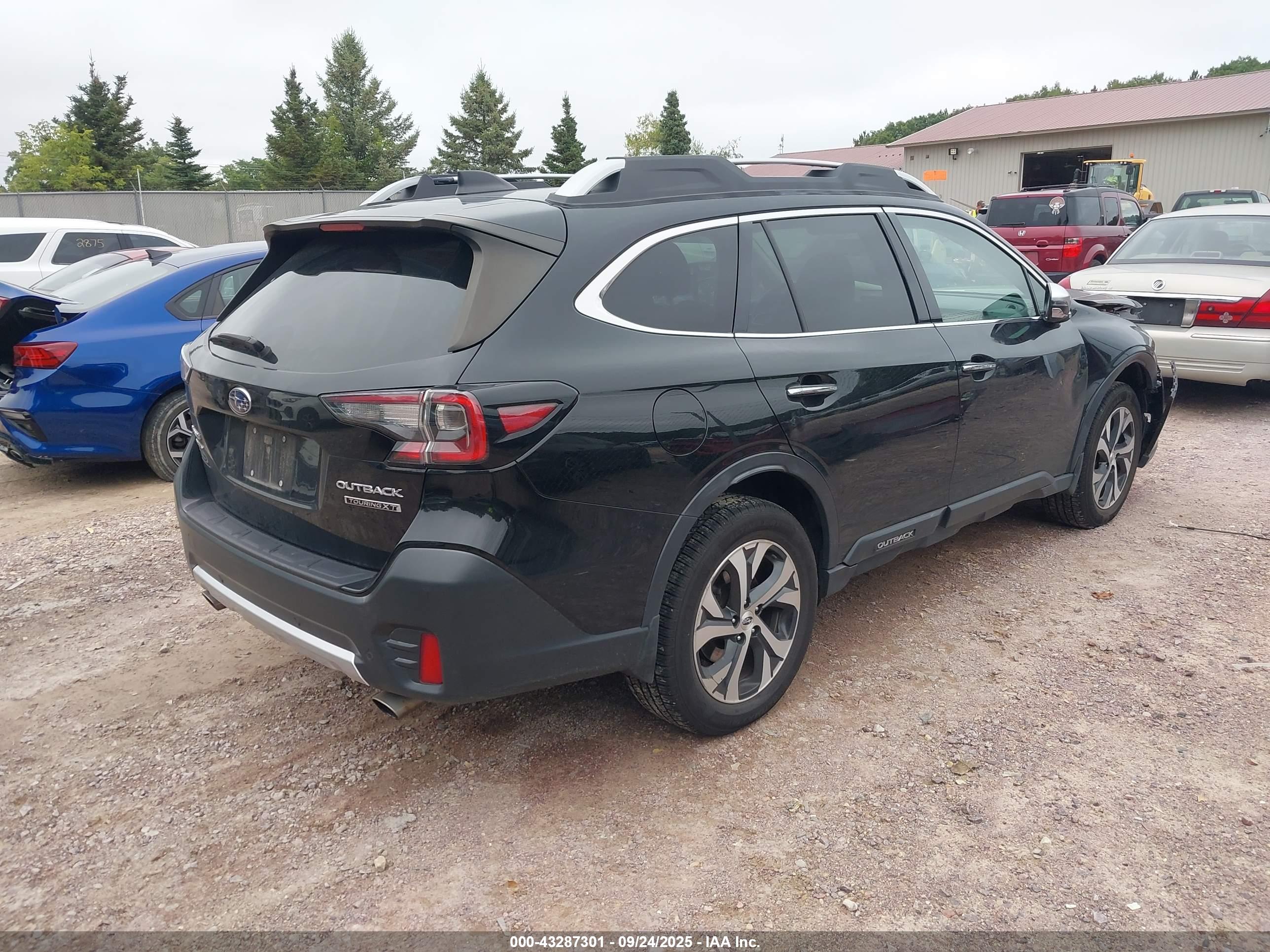 SUBARU OUTBACK image 4