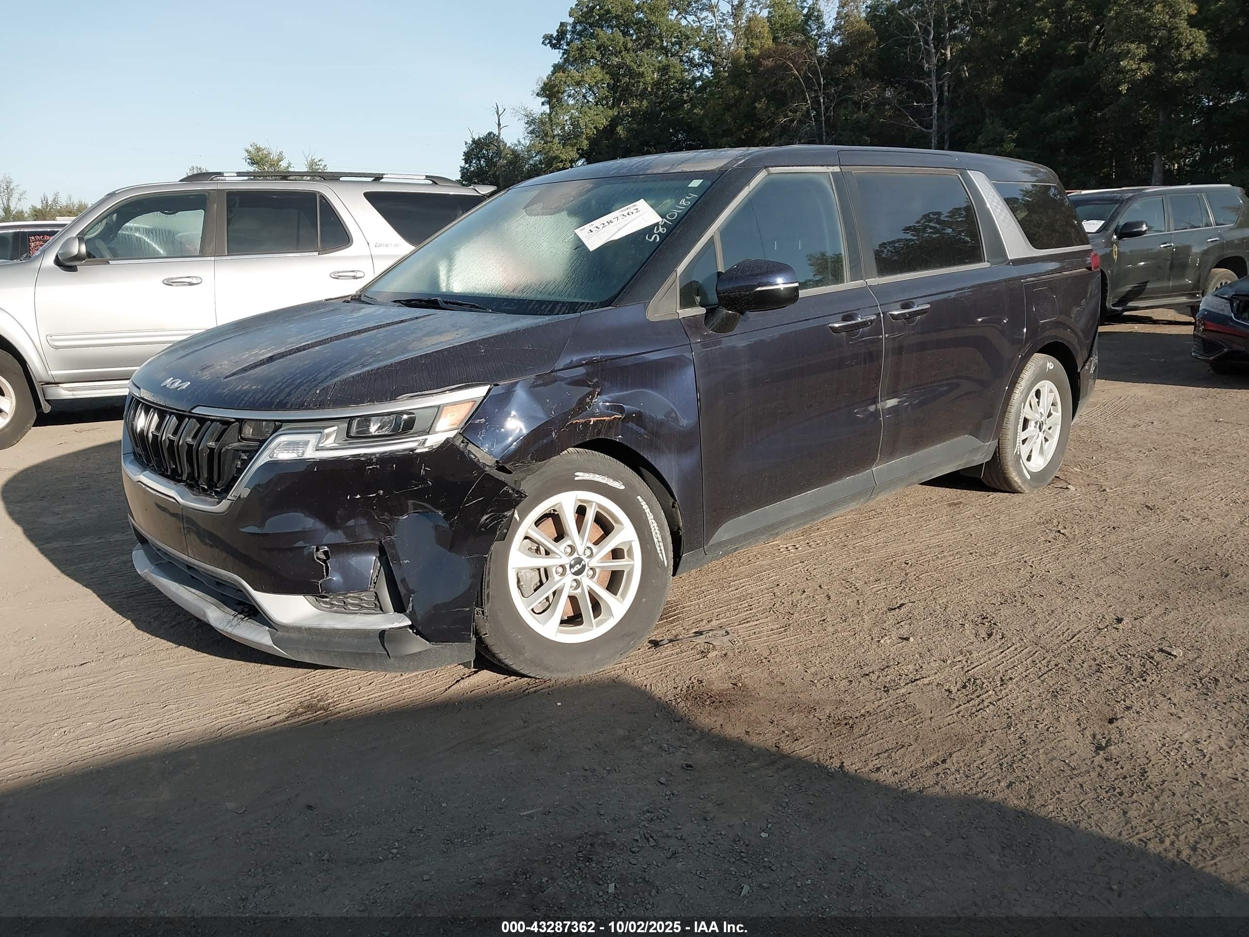 KIA CARNIVAL image 2