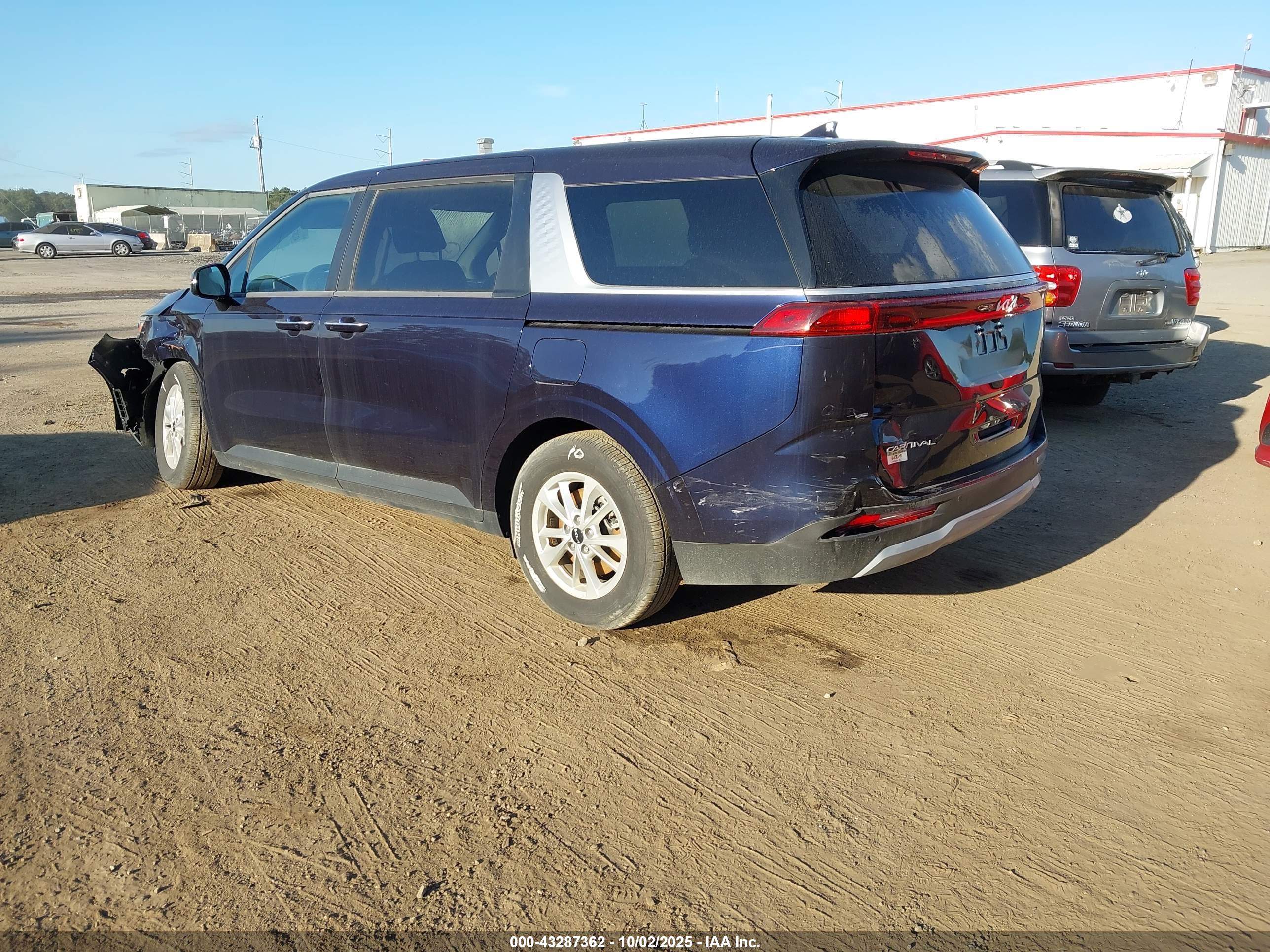KIA CARNIVAL image 3