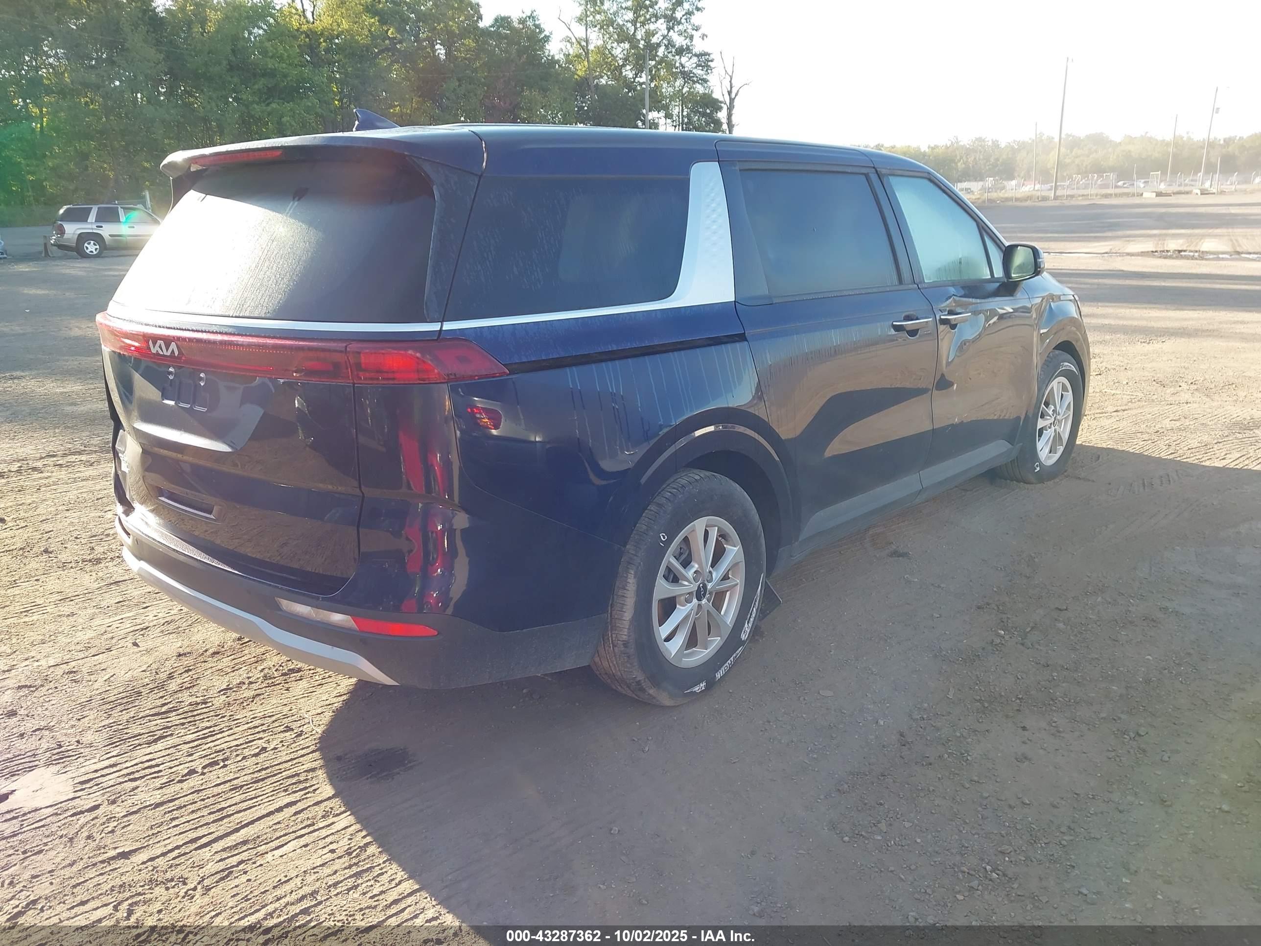 KIA CARNIVAL image 4