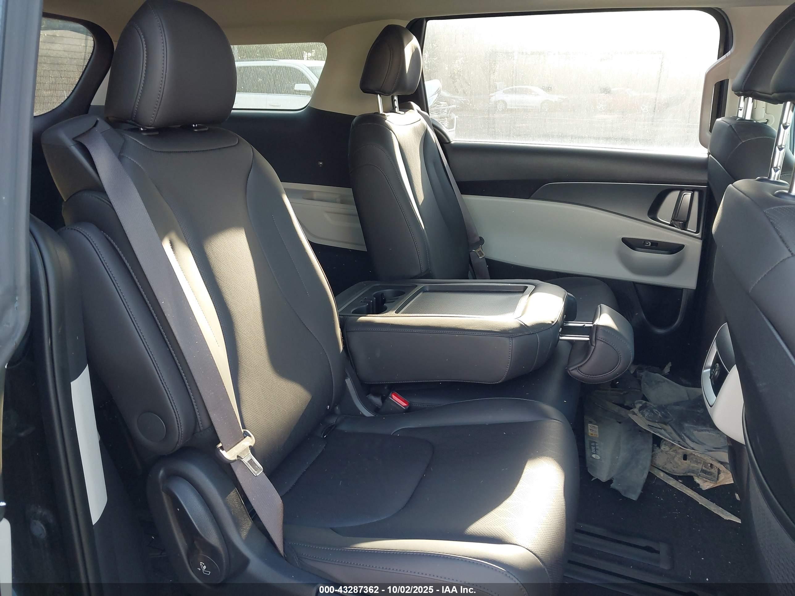 KIA CARNIVAL image 8