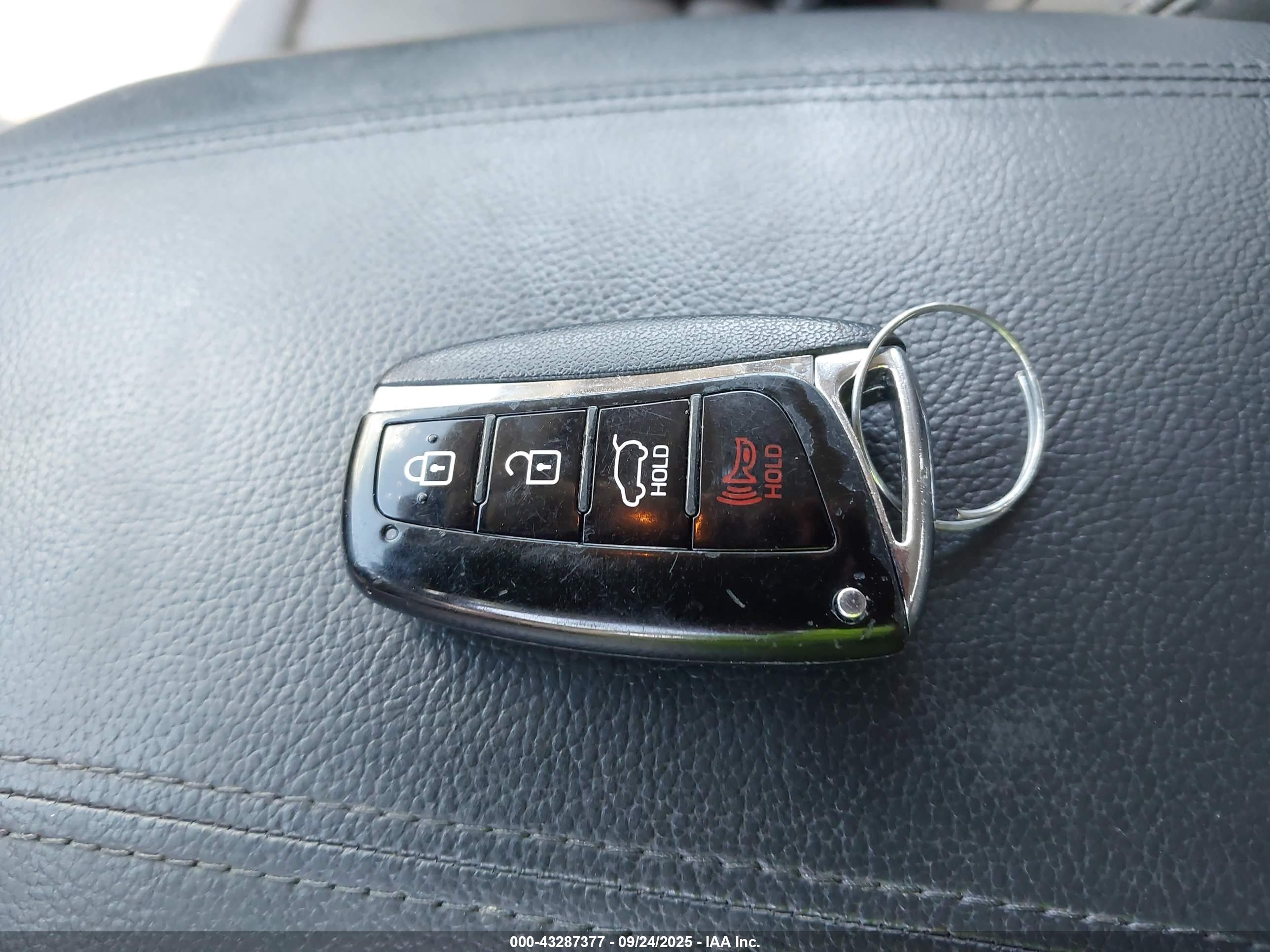 HYUNDAI SANTA image 11