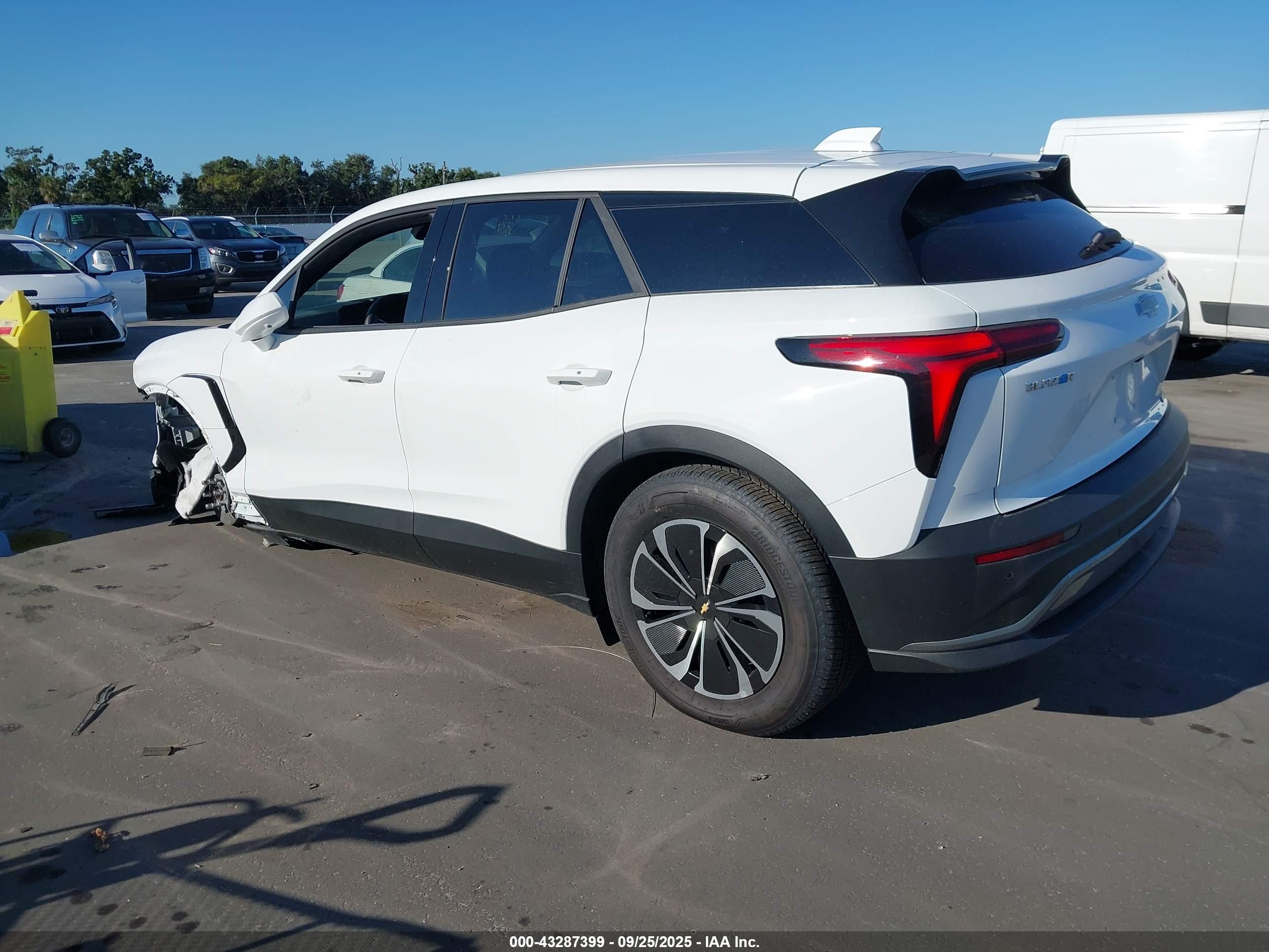 CHEVROLET BLAZER image 3