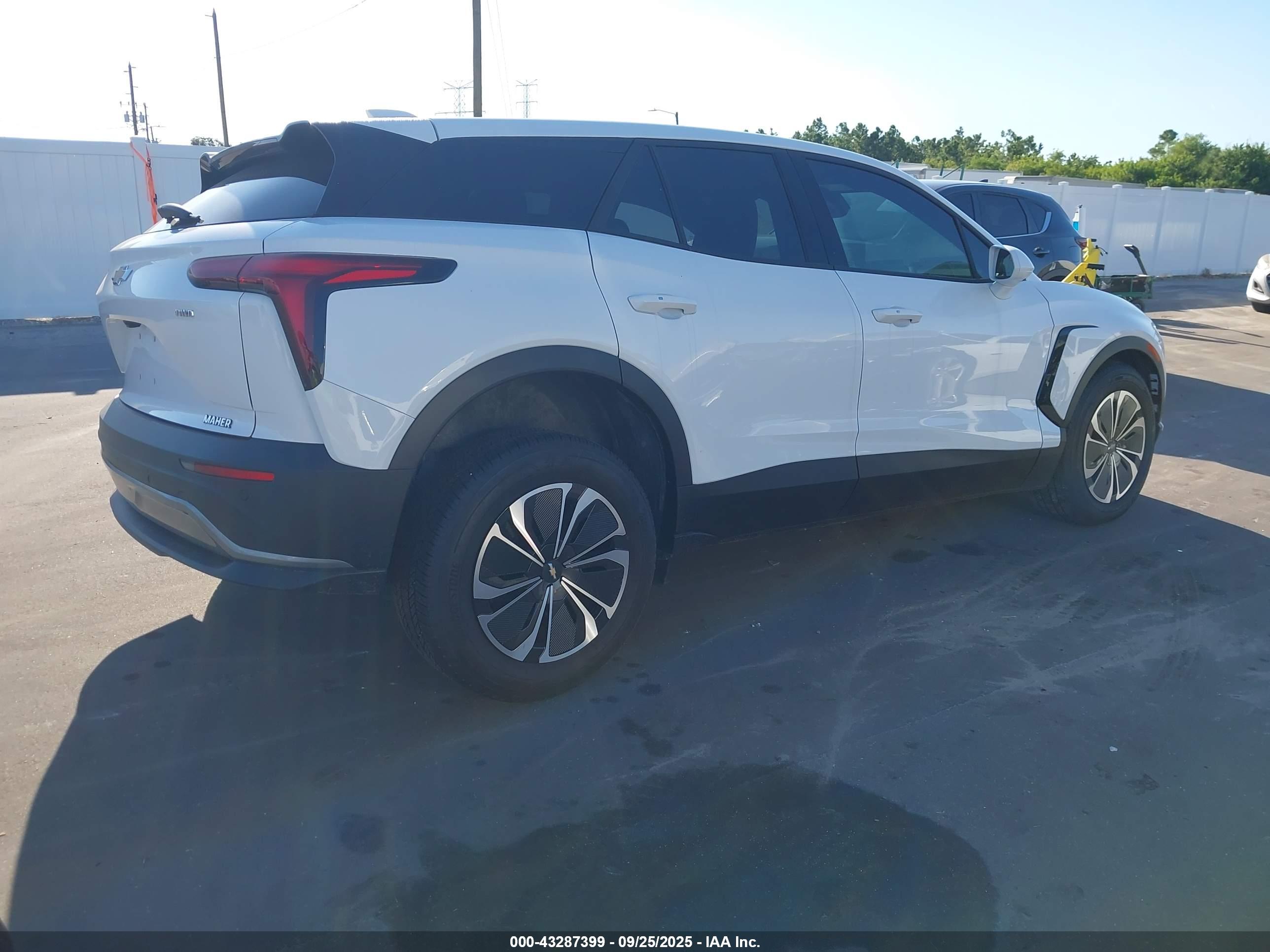 CHEVROLET BLAZER image 4