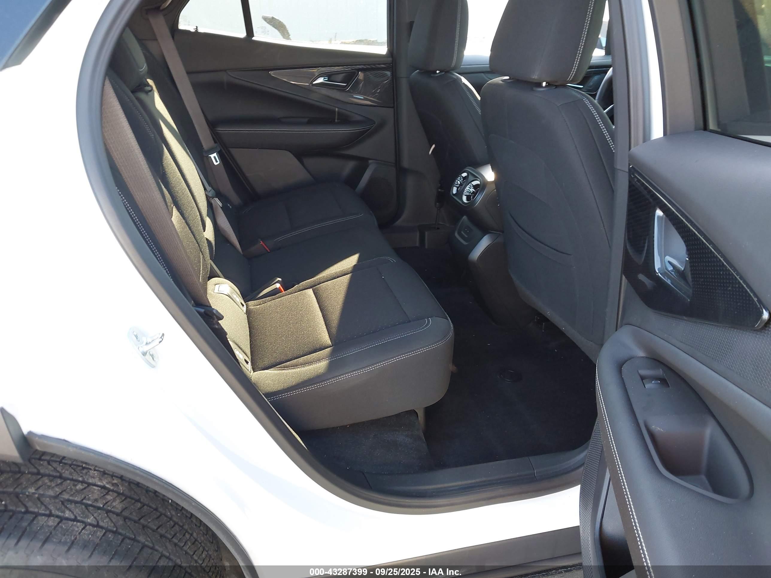 CHEVROLET BLAZER image 8
