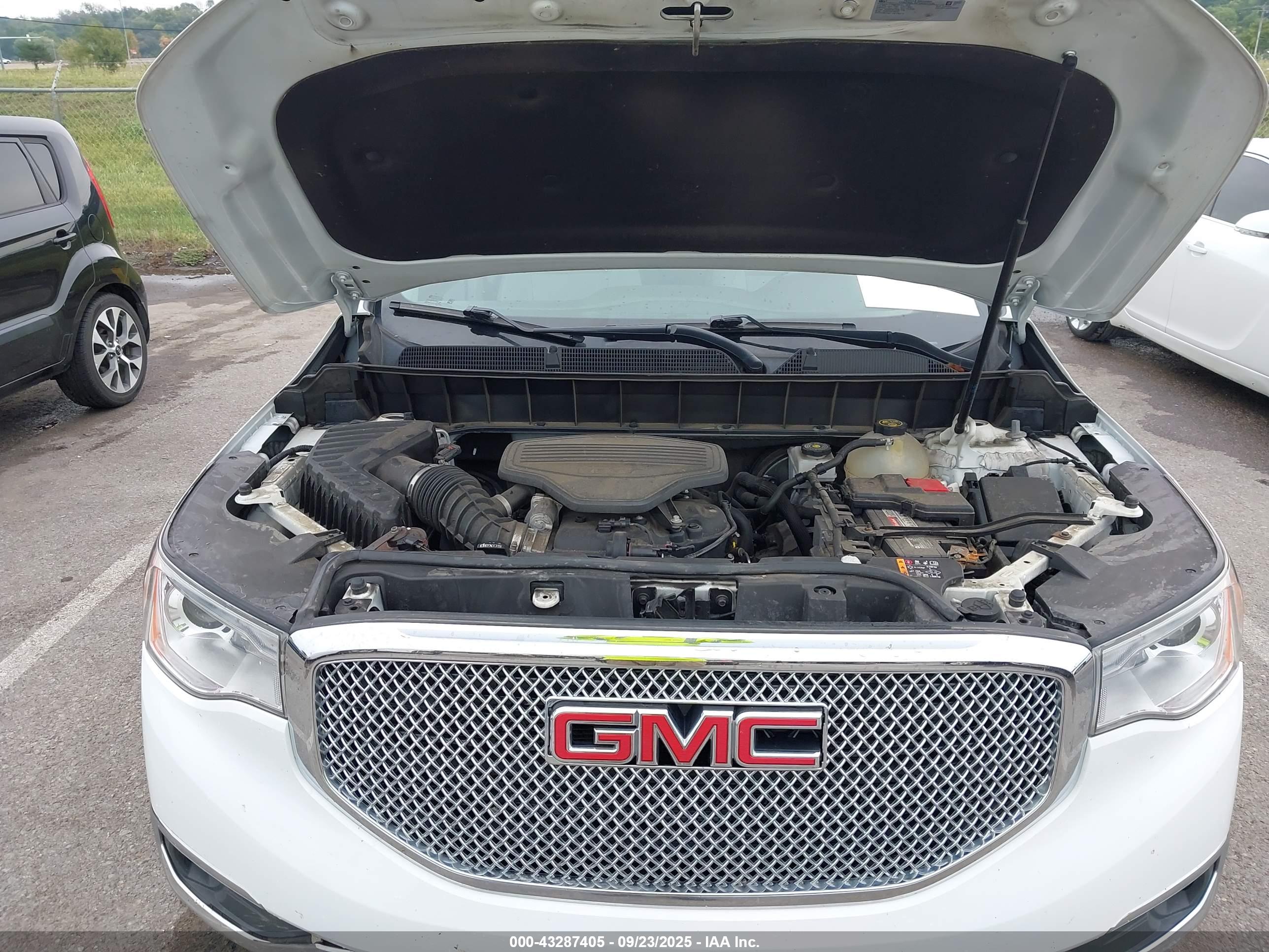 GMC ACADIA image 10